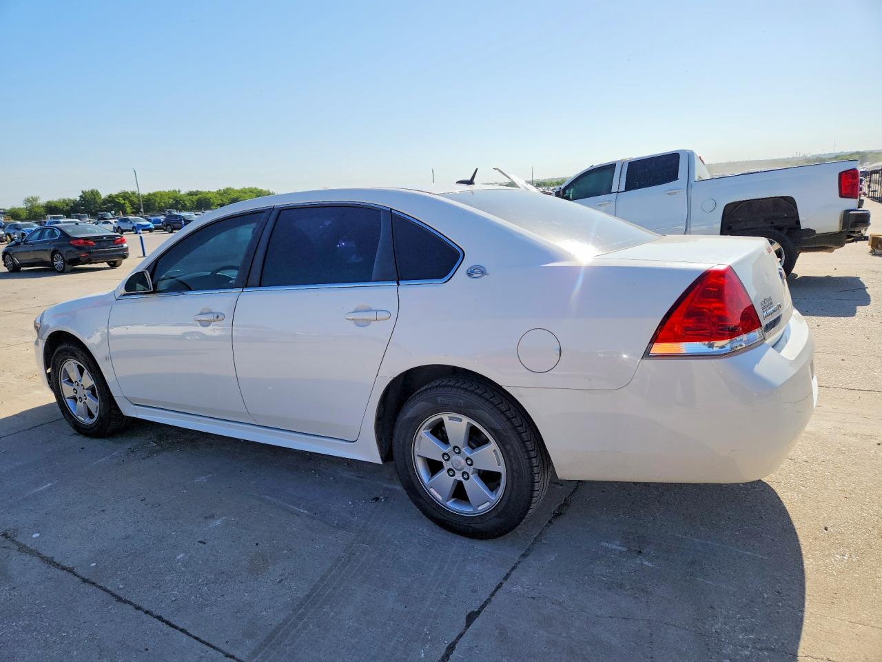 2009 Chevrolet Impala 1lt White vin: 2G1WT57K891232071