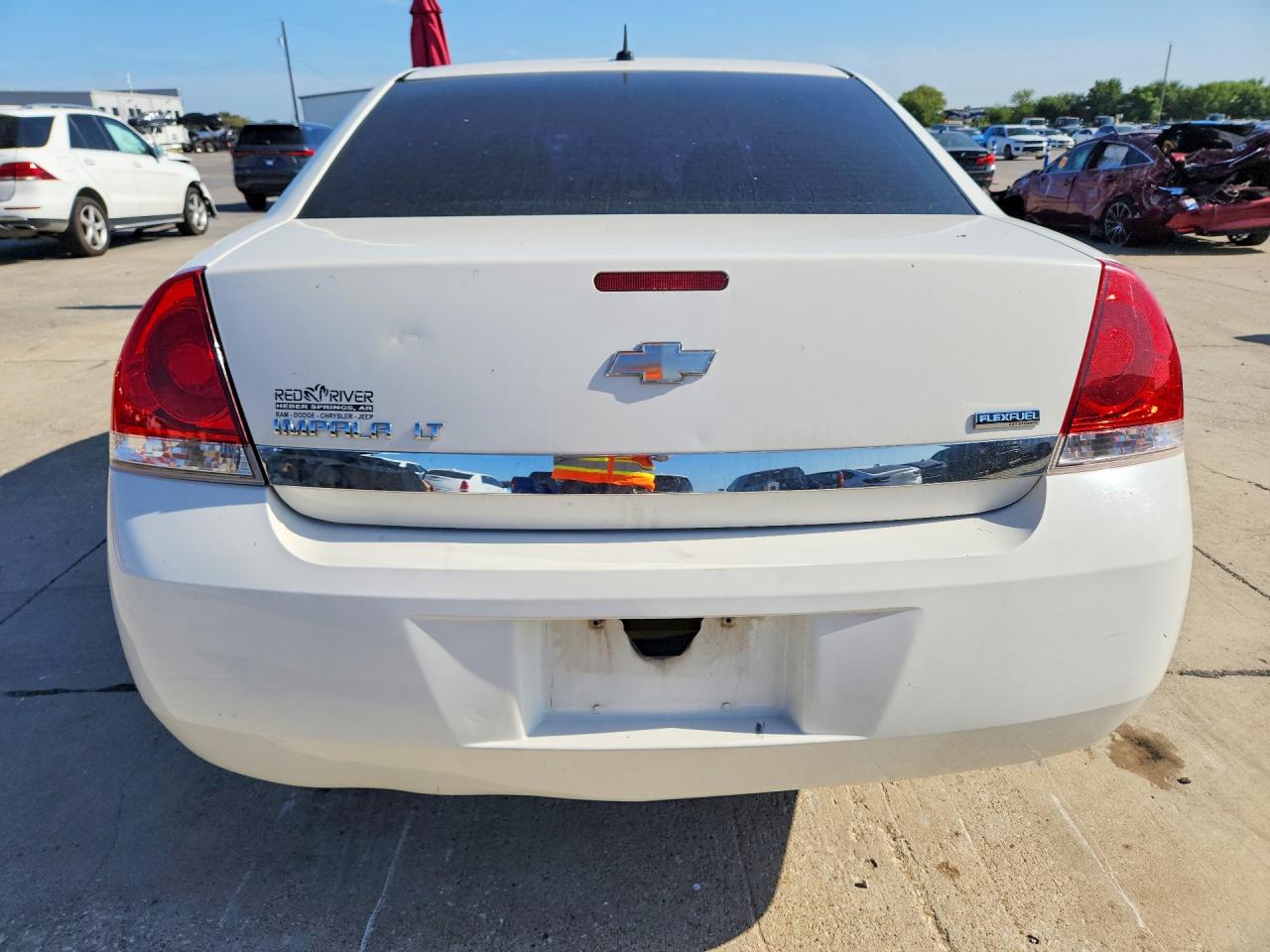 2009 Chevrolet Impala 1lt White vin: 2G1WT57K891232071