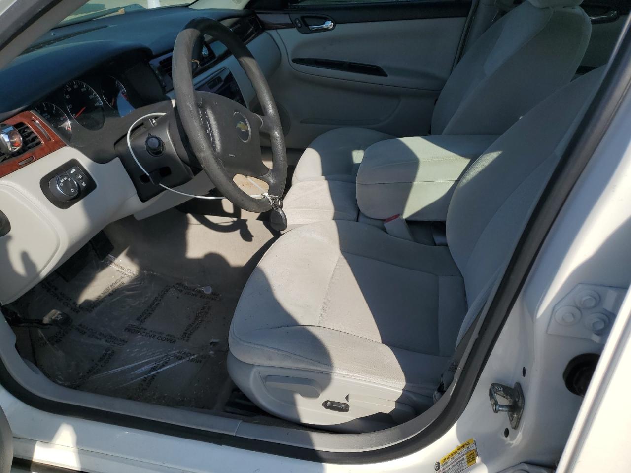 2009 Chevrolet Impala 1lt White vin: 2G1WT57K991235898