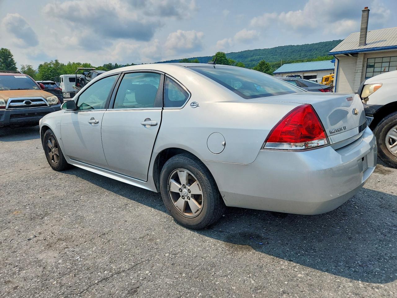 2009 Chevrolet Impala 1lt Silver vin: 2G1WT57N491158111