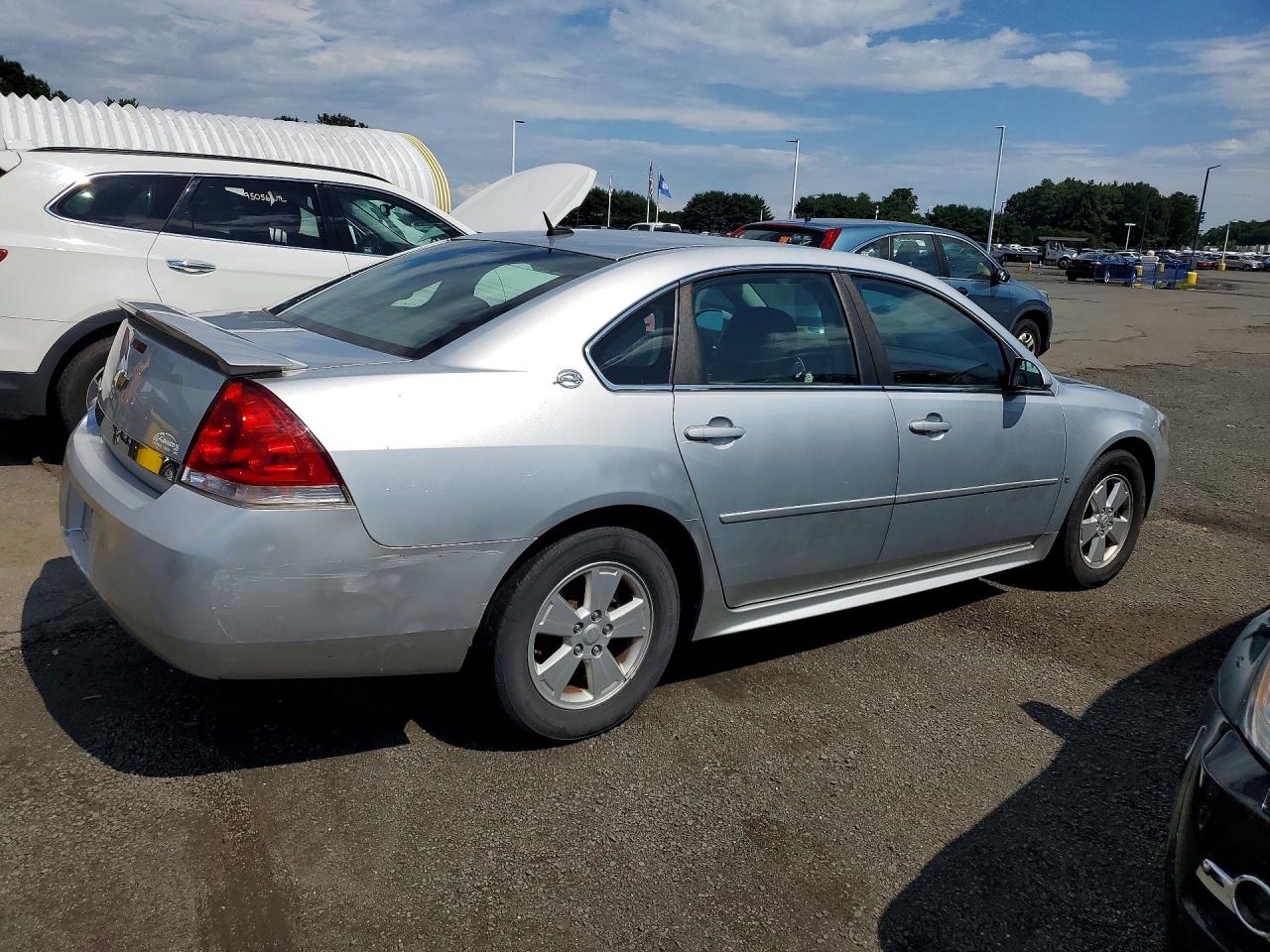2009 Chevrolet Impala 1lt Silver vin: 2G1WT57N991227827