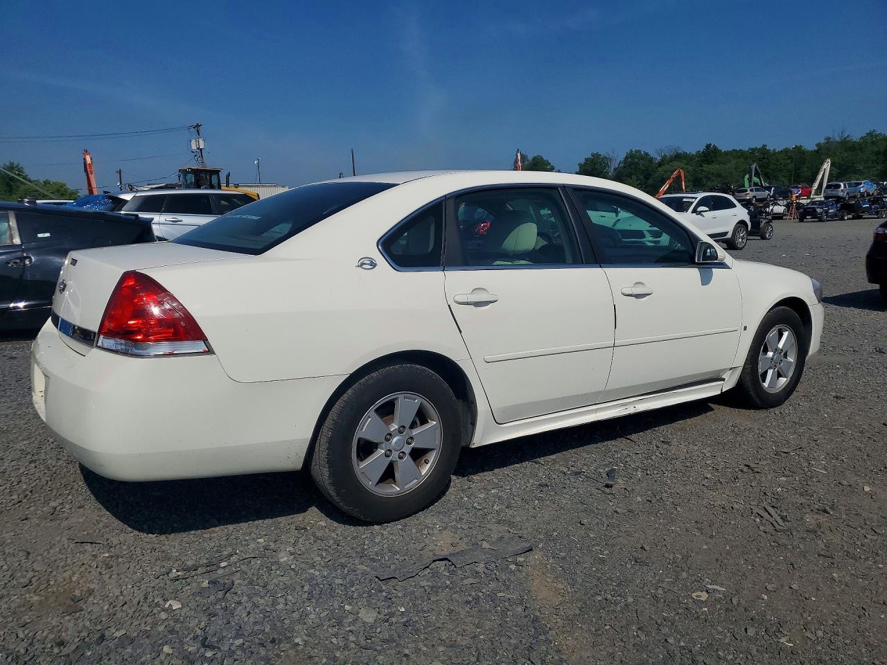 2009 Chevrolet Impala 1lt White vin: 2G1WT57NX91295277