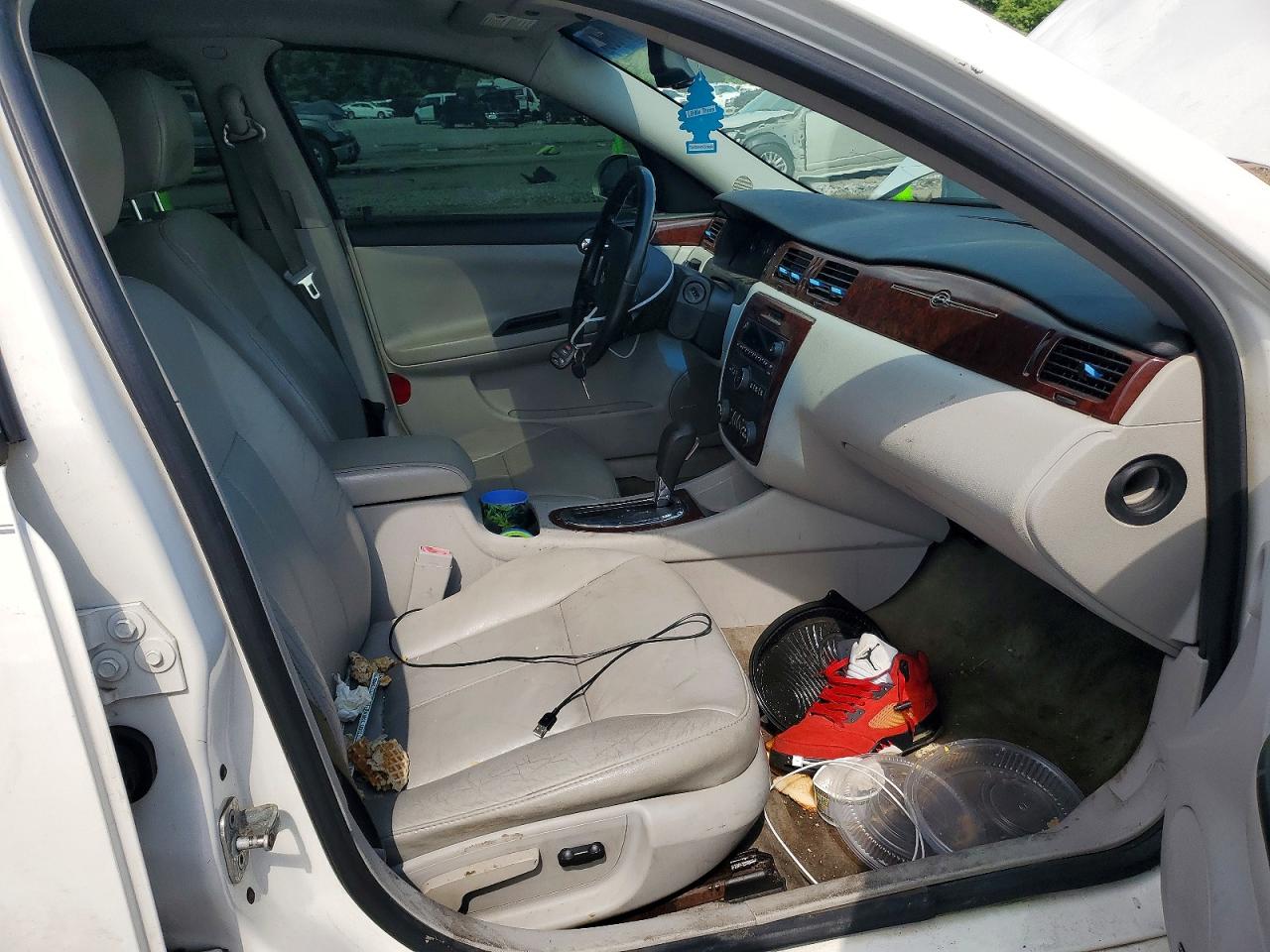 2008 Chevrolet Impala Ltz White vin: 2G1WU583281220792
