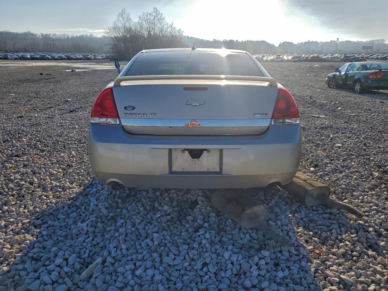 2008 Chev Impala Silver vin: 2G1WU583981208719