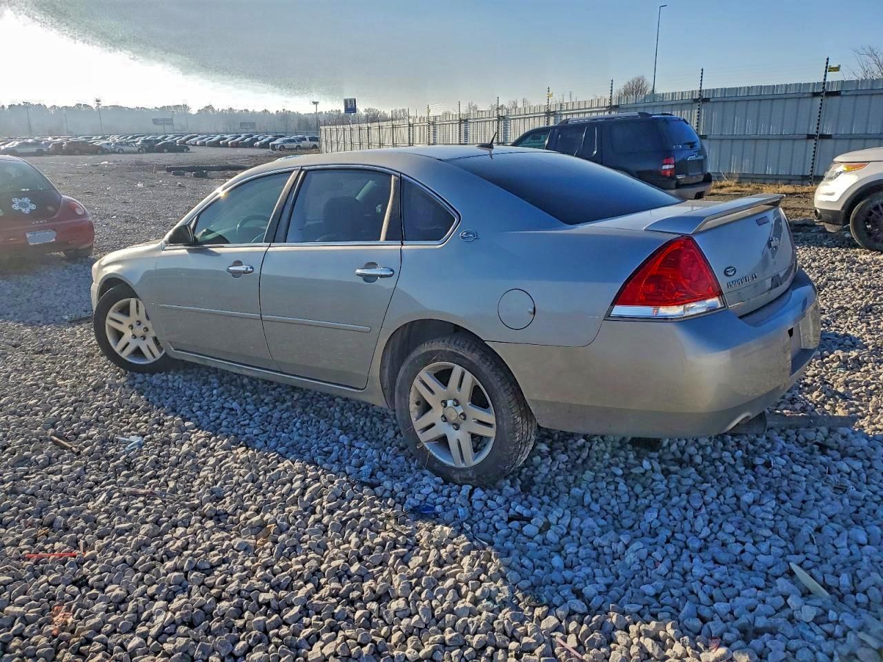 2008 Chev Impala Silver vin: 2G1WU583981208719