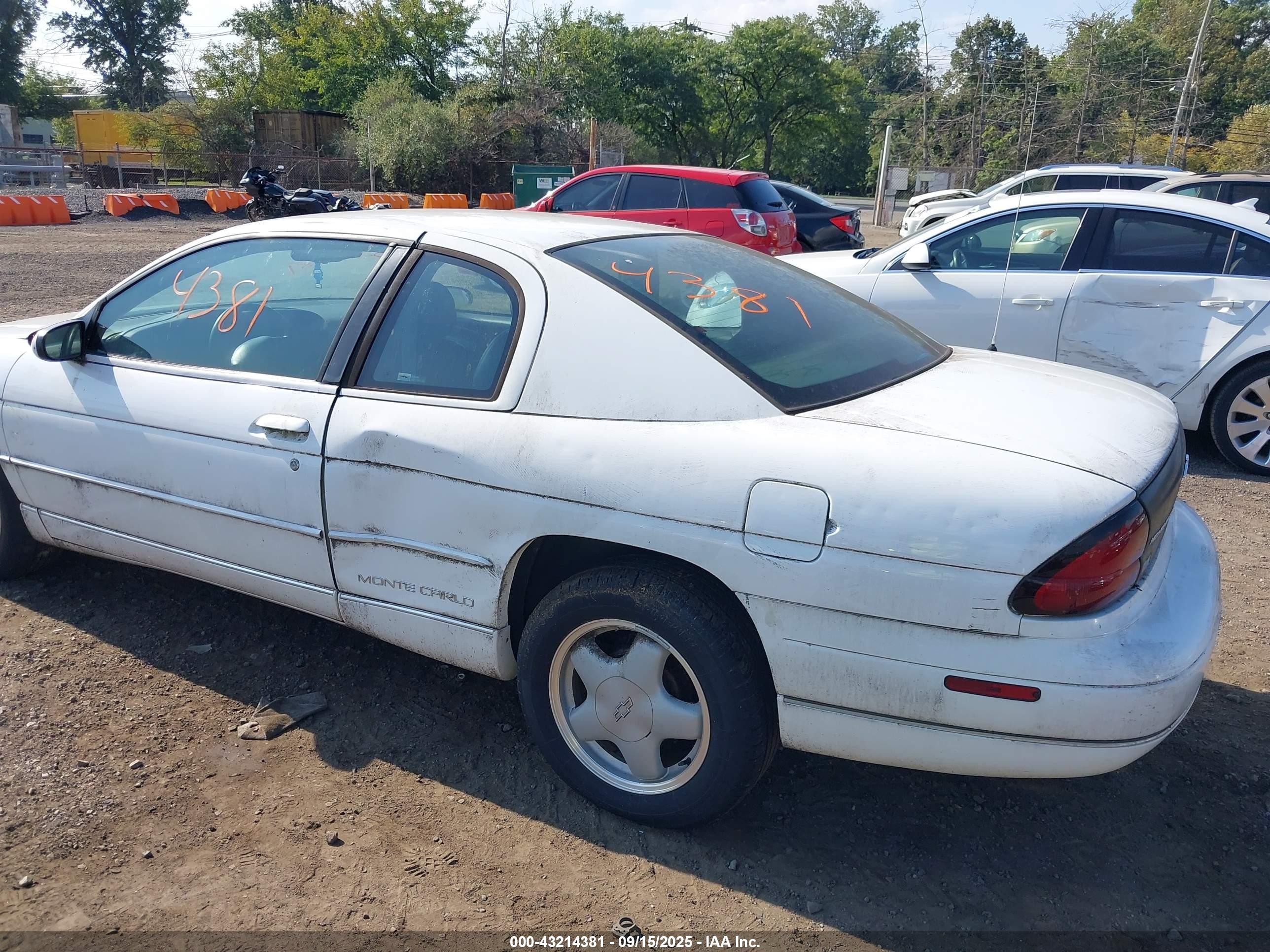 1997 Chevrolet Monte Carlo Ls White vin: 2G1WW12M8V9187041