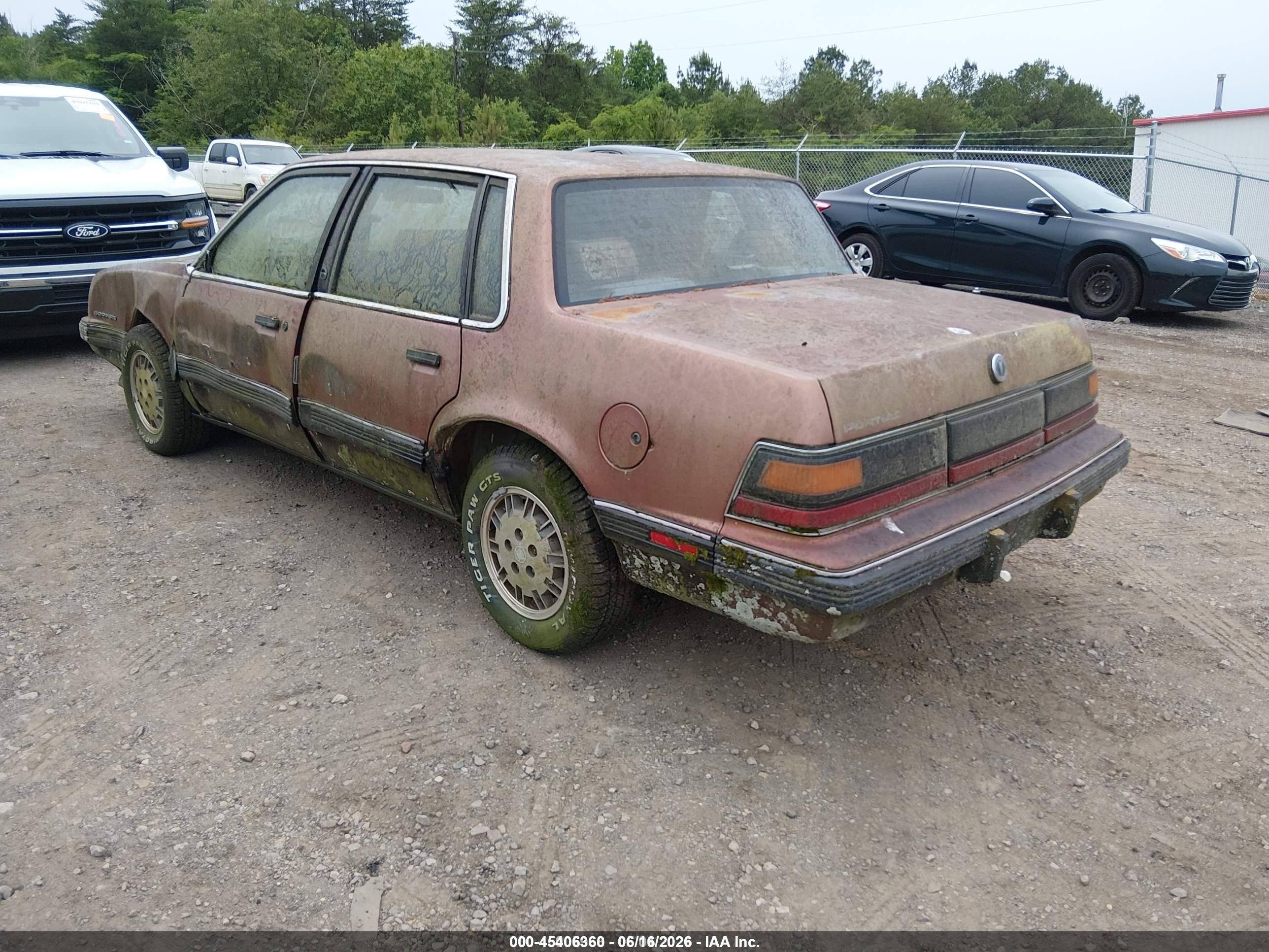 1986 Pontiac 6000 Ste Red vin: 2G2AH19W5G9278133