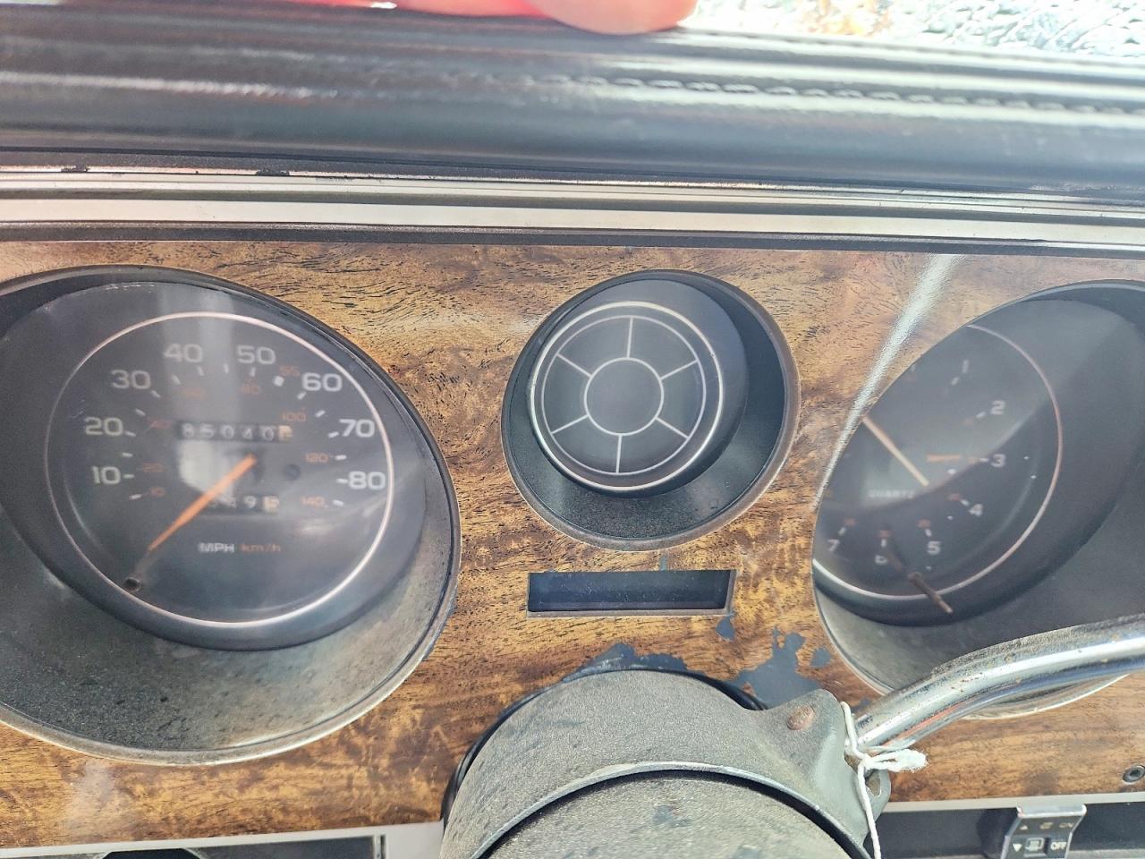 1984 Pontiac Grand Prix Le Синий vin: 2G2AK37H2E2256548