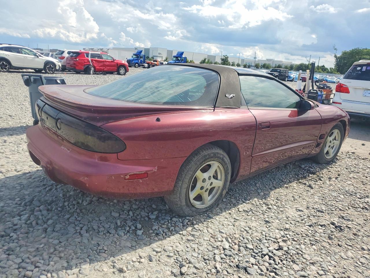 2001 Pontiac Firebird Burgundy vin: 2G2FS22K012126572