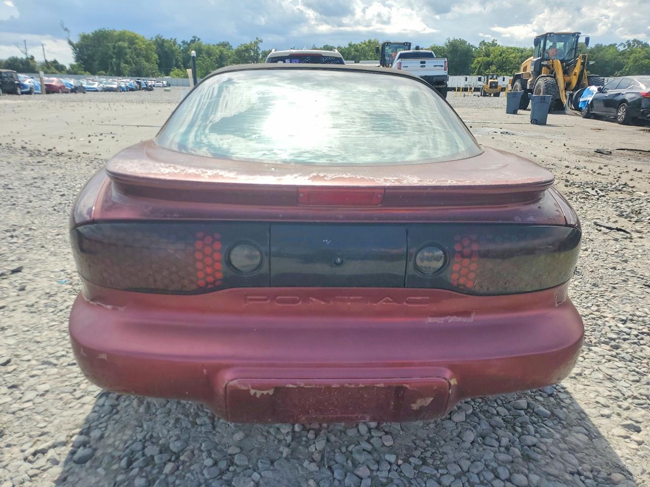 2001 Pontiac Firebird Burgundy vin: 2G2FS22K012126572
