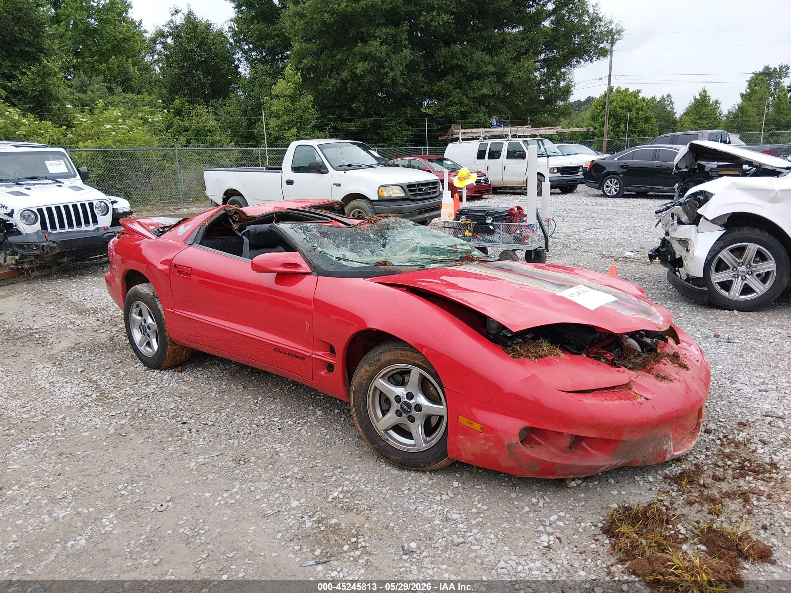 2002 Pontiac Firebird   Red vin: 2G2FS22K122147433