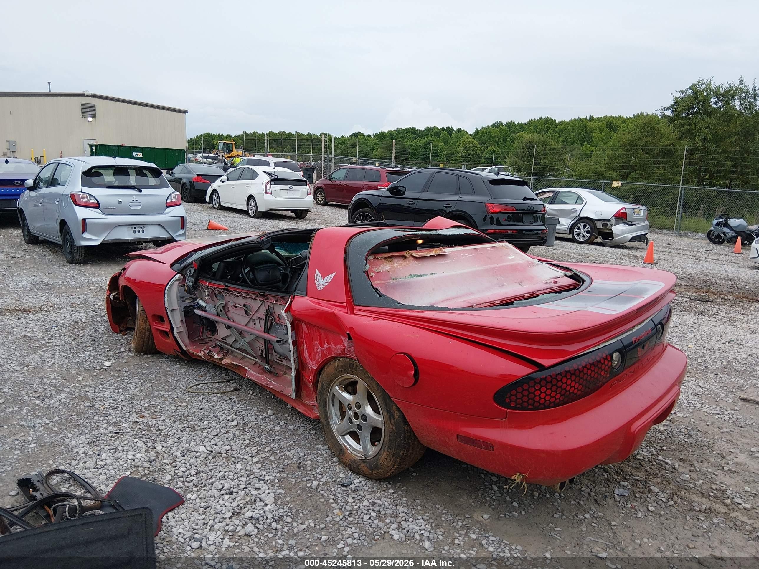2002 Pontiac Firebird   Red vin: 2G2FS22K122147433