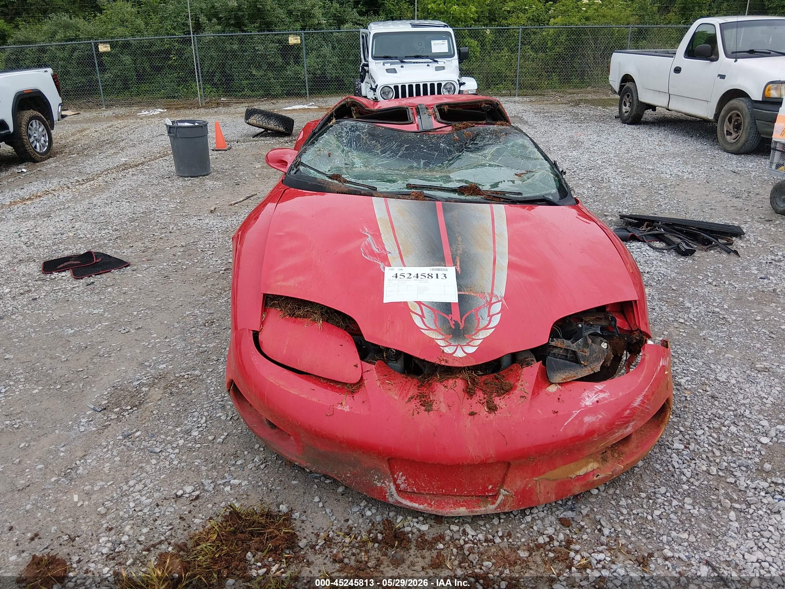 2002 Pontiac Firebird   Red vin: 2G2FS22K122147433