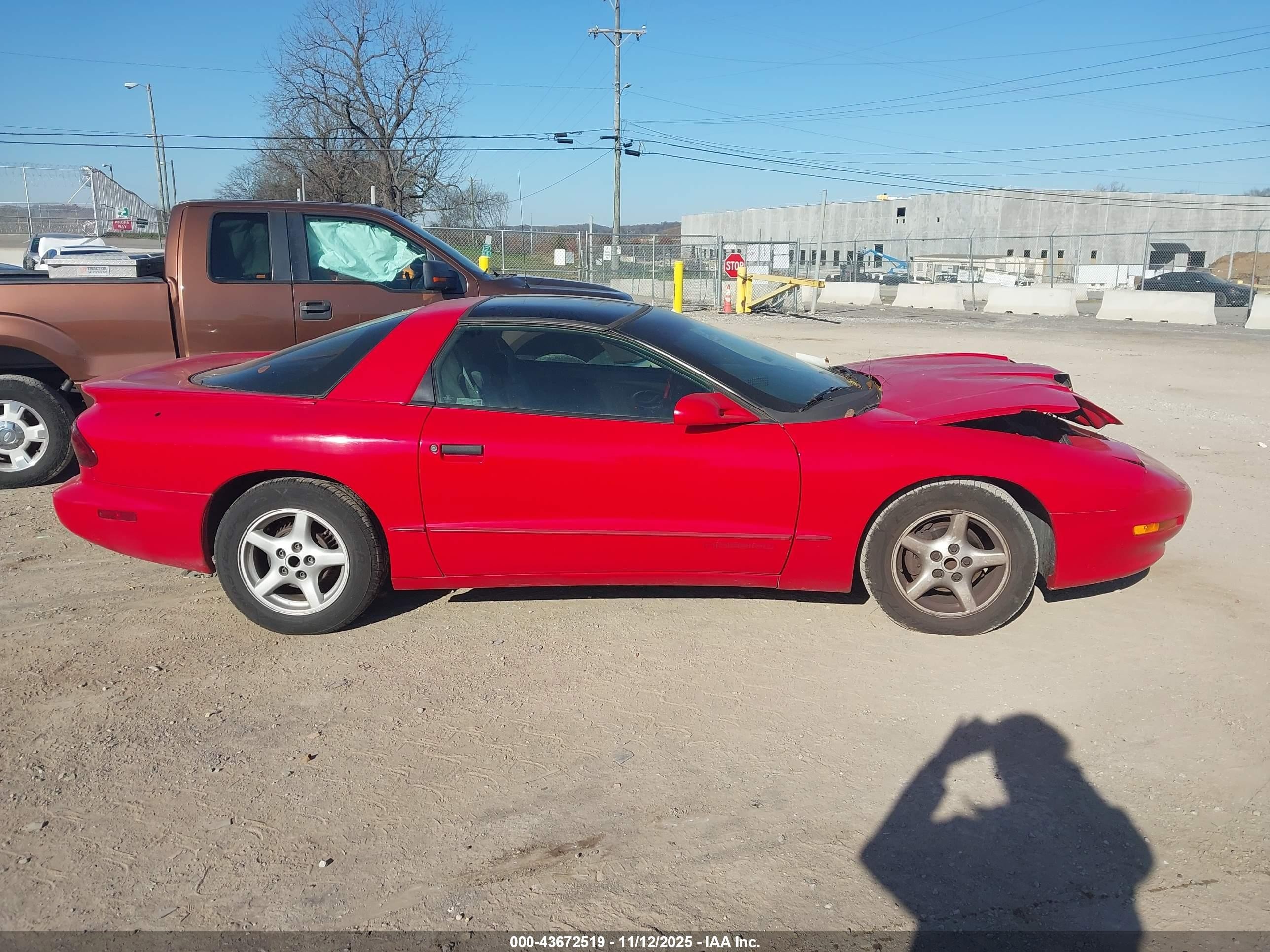 1997 Pontiac Firebird   Red vin: 2G2FS22K1V2222006