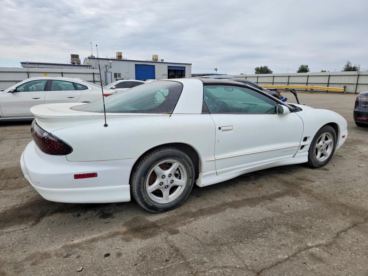 2001 Pontiac Firebird White vin: 2G2FS22K212132907