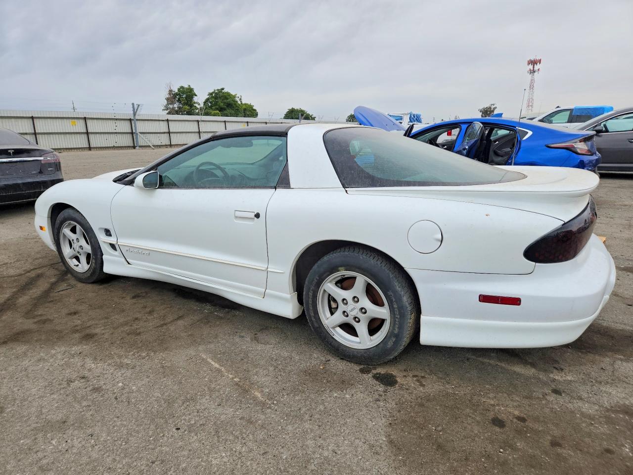 2001 Pontiac Firebird White vin: 2G2FS22K212132907