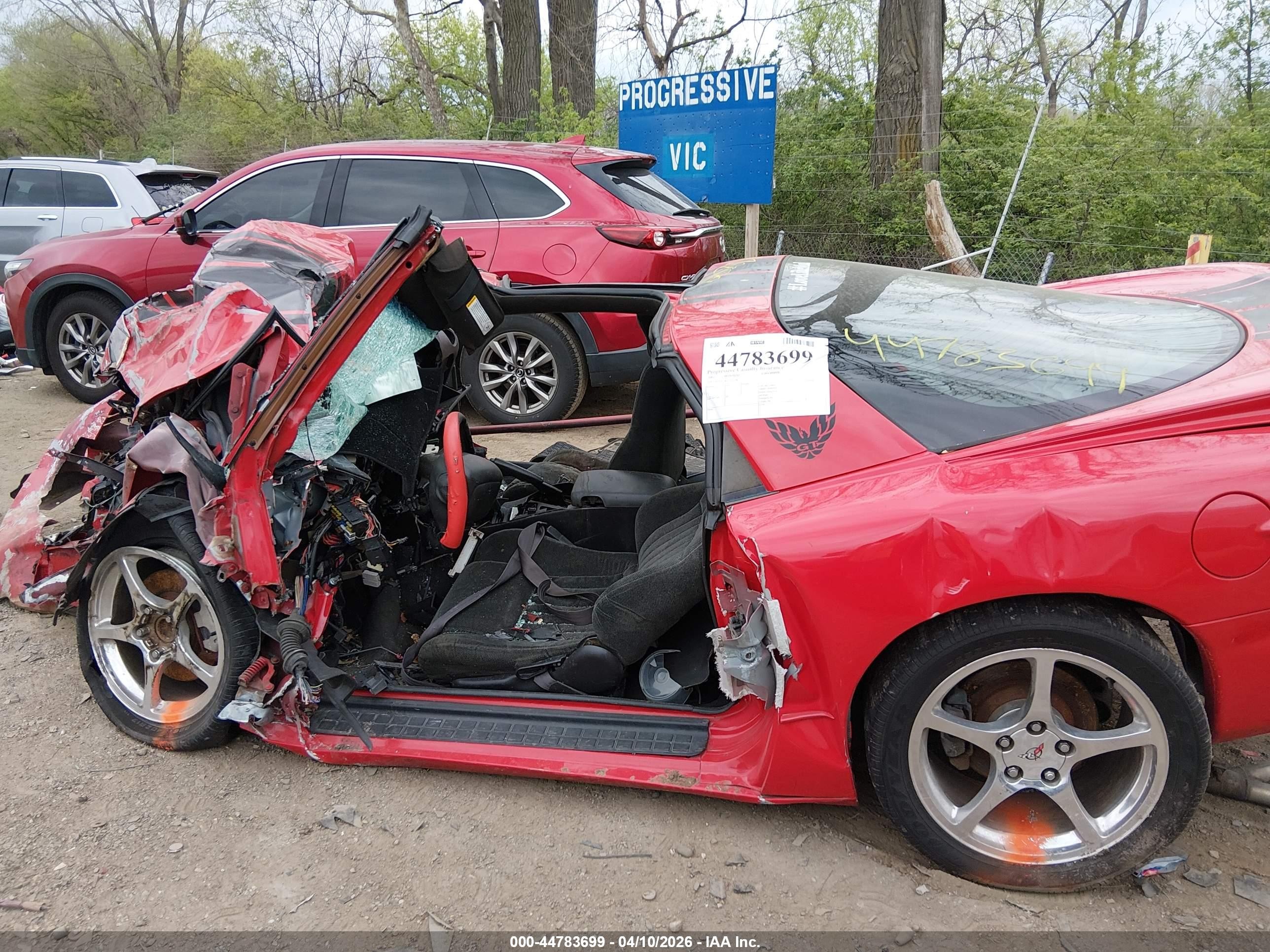 2002 Pontiac Firebird   Red vin: 2G2FS22K322117382