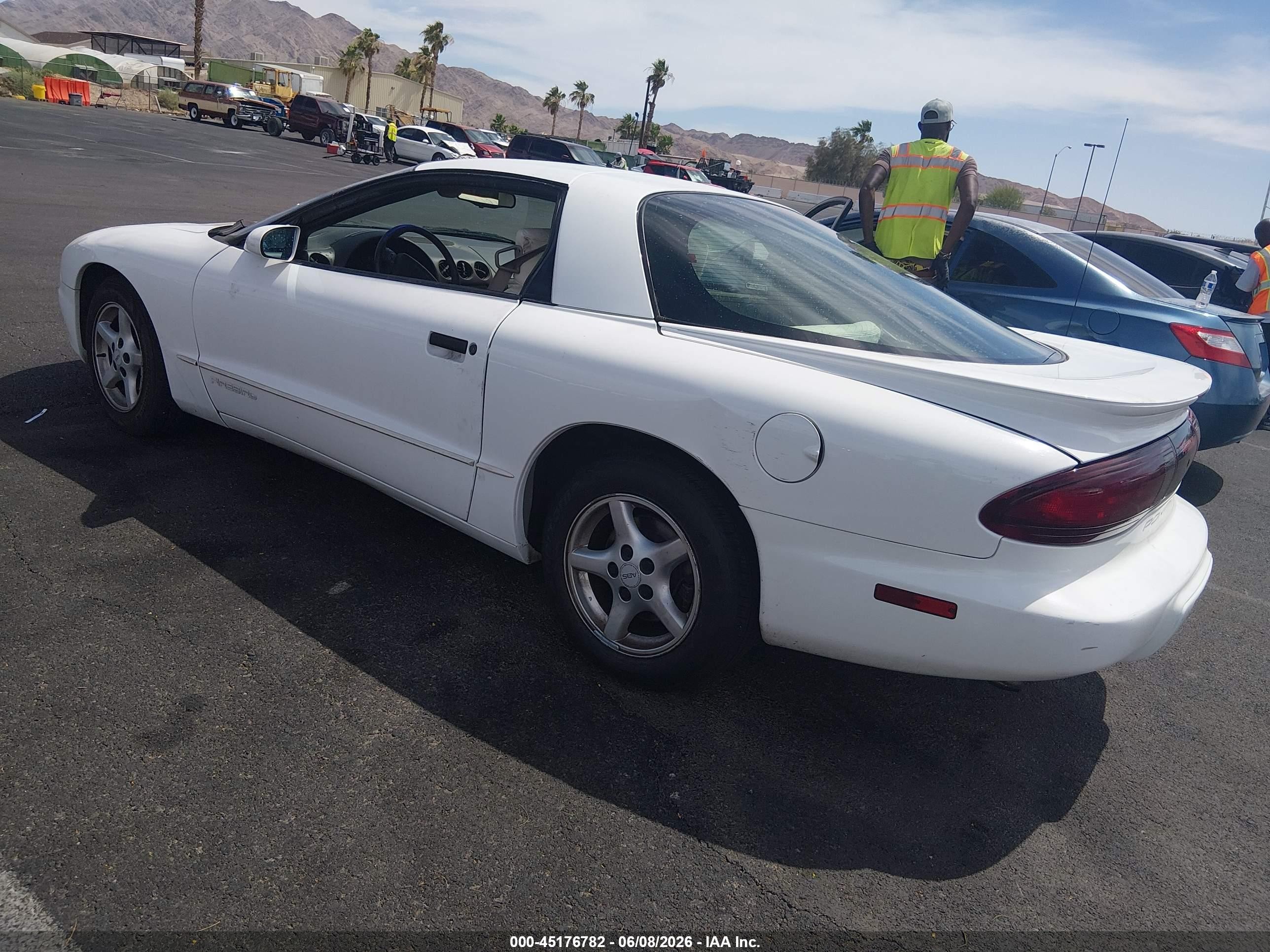 1997 Pontiac Firebird   Белый vin: 2G2FS22K3V2204171