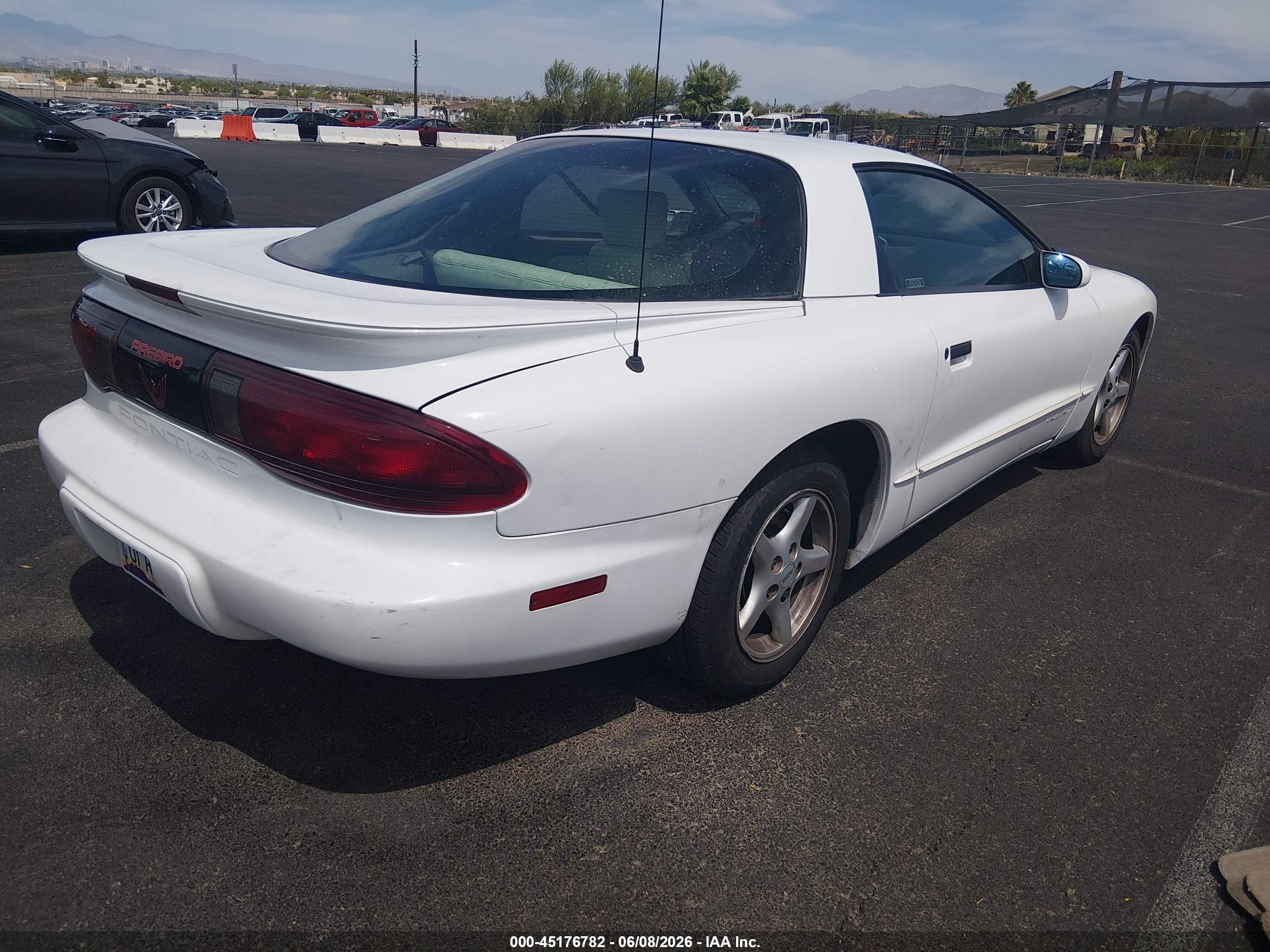 1997 Pontiac Firebird   Белый vin: 2G2FS22K3V2204171