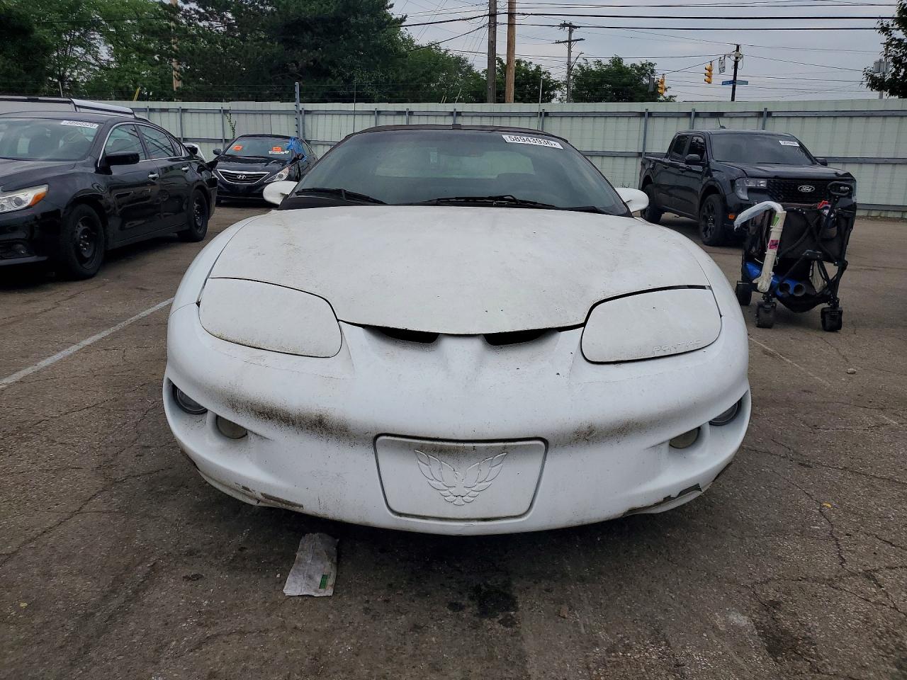 2001 Pontiac Firebird White vin: 2G2FS22K412100959