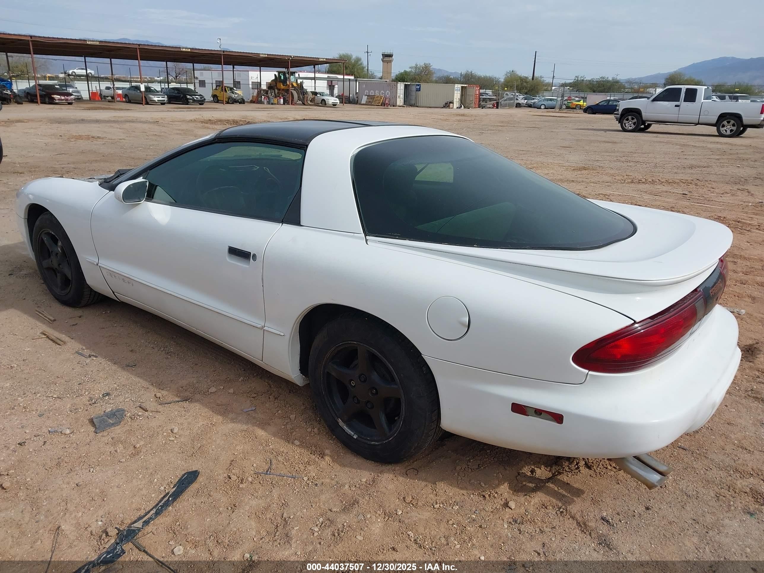 1997 Pontiac Firebird   White vin: 2G2FS22K5V2222834