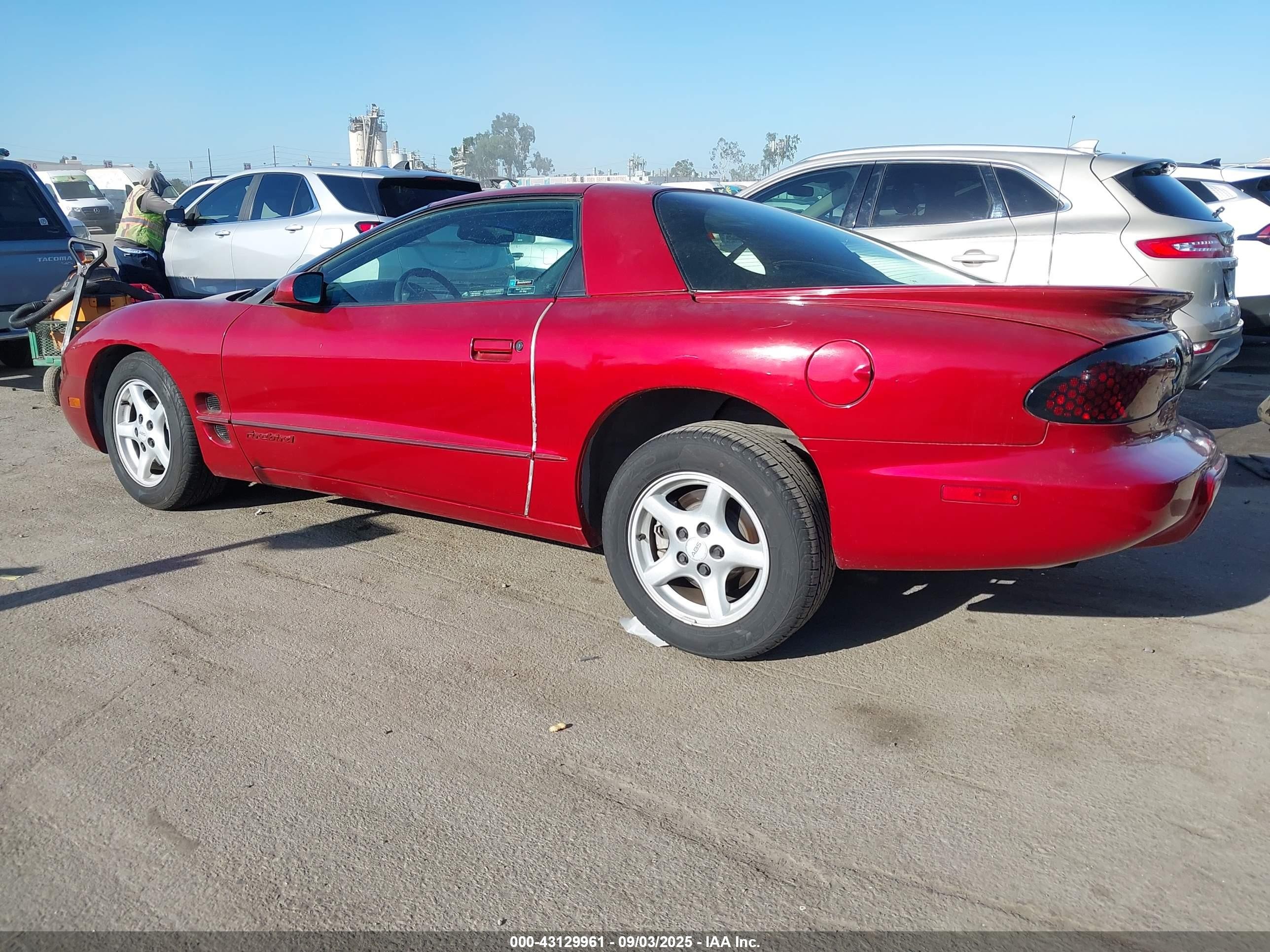 1998 Pontiac Firebird   Red vin: 2G2FS22K5W2219756