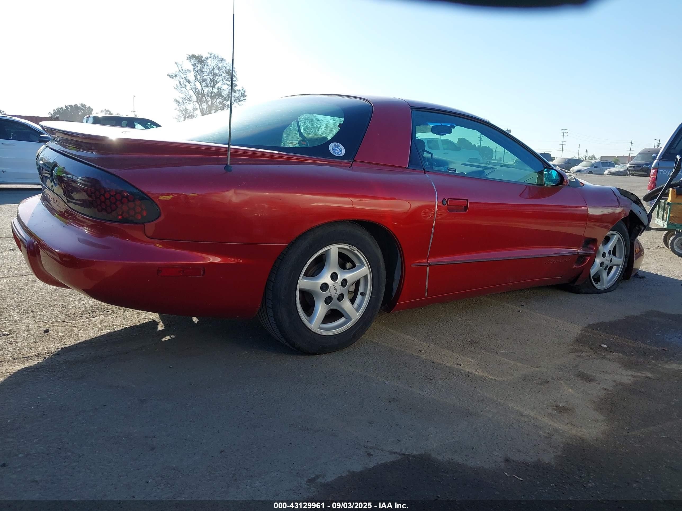 1998 Pontiac Firebird   Red vin: 2G2FS22K5W2219756