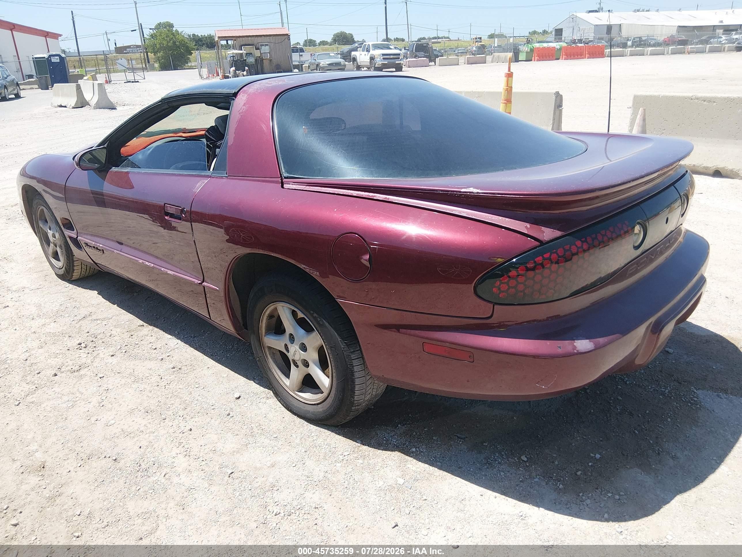 2000 Pontiac Firebird   Burgundy vin: 2G2FS22K5Y2116422
