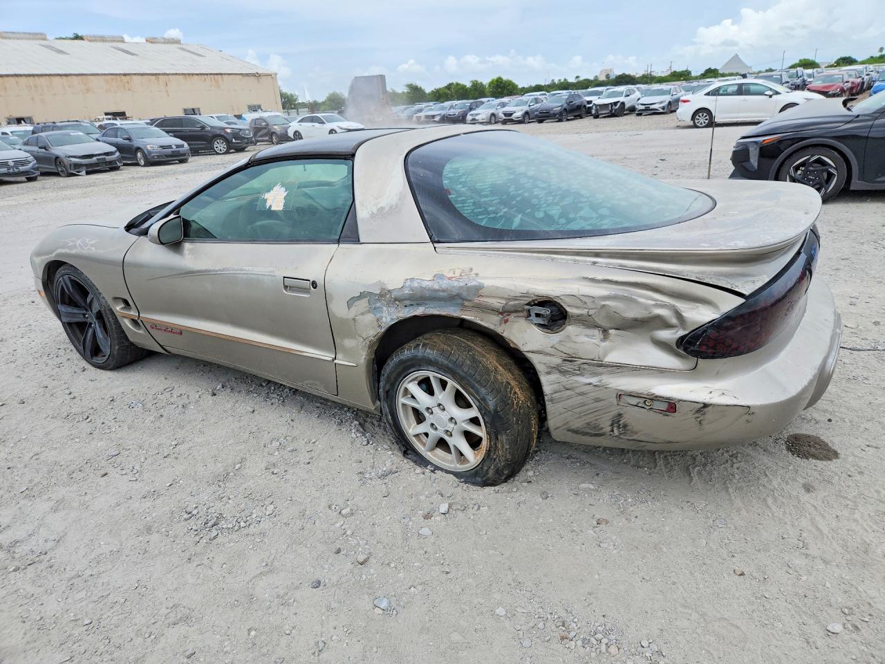 2000 Pontiac Firebird Beige vin: 2G2FS22K5Y2175874