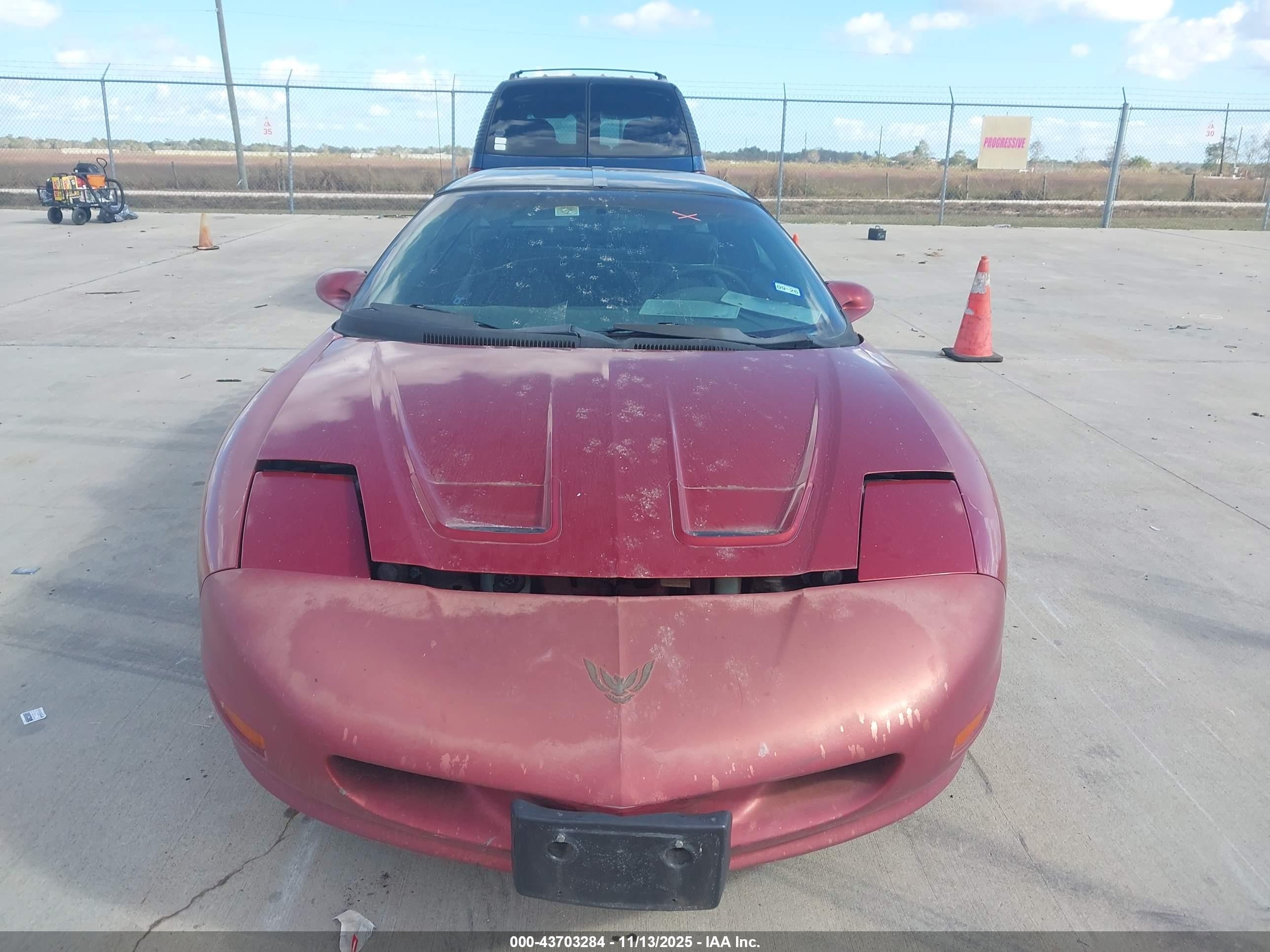 1997 Pontiac Firebird   Red vin: 2G2FS22K6V2216461