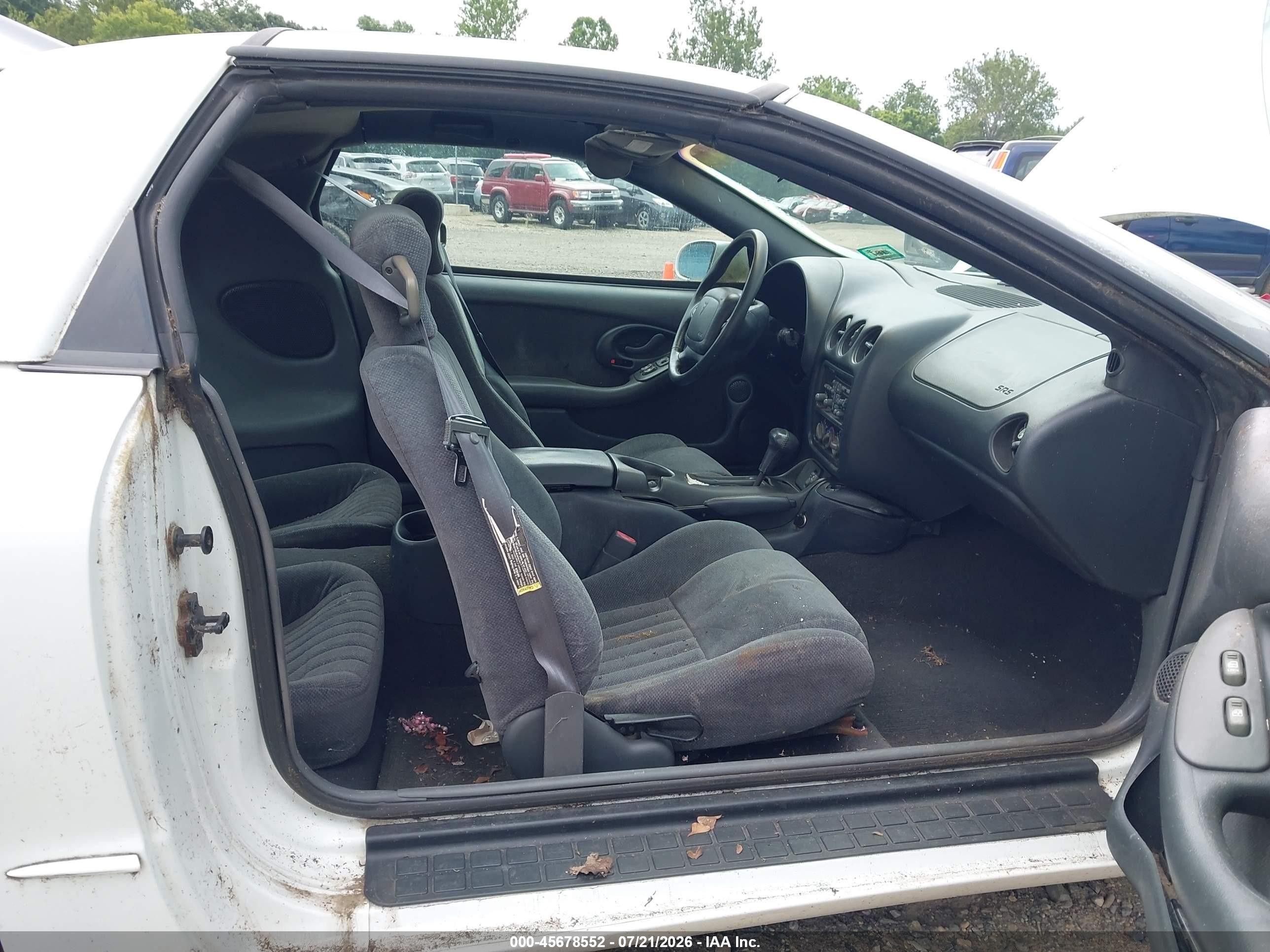 1998 Pontiac Firebird   White vin: 2G2FS22K7W2210394
