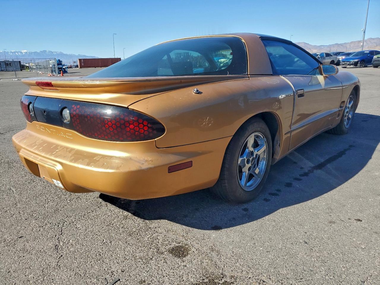 1998 Pontiac Firebird Gold vin: 2G2FS22K8W2206984