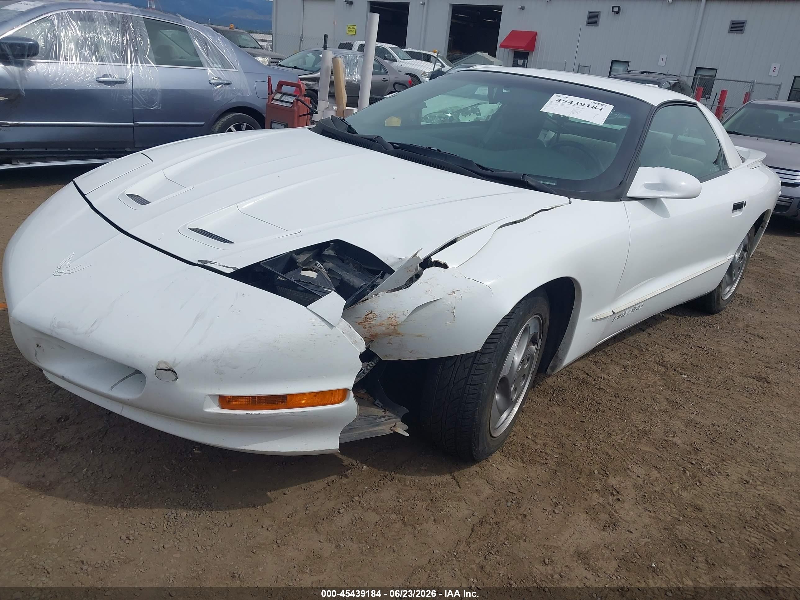 1994 Pontiac Firebird   White vin: 2G2FS22S4R2230221