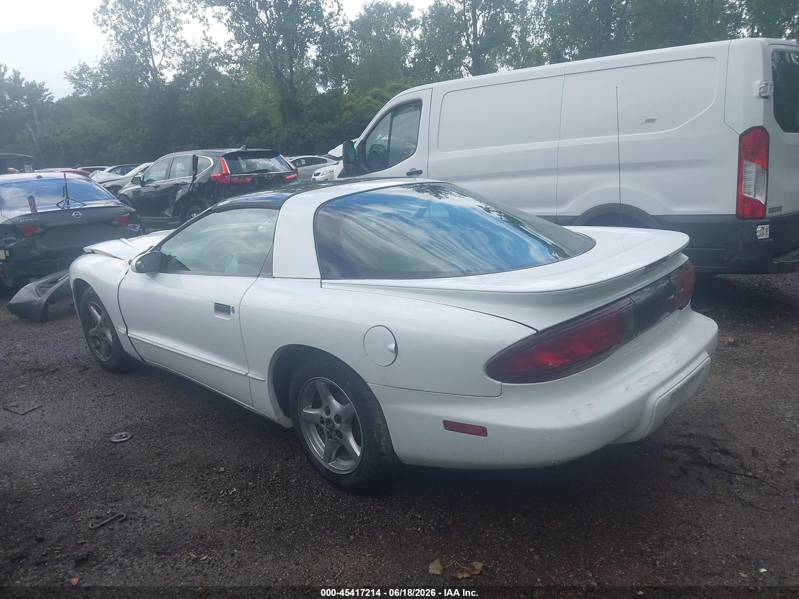 1995 Pontiac Firebird White vin: 2G2FS22S6S2245115