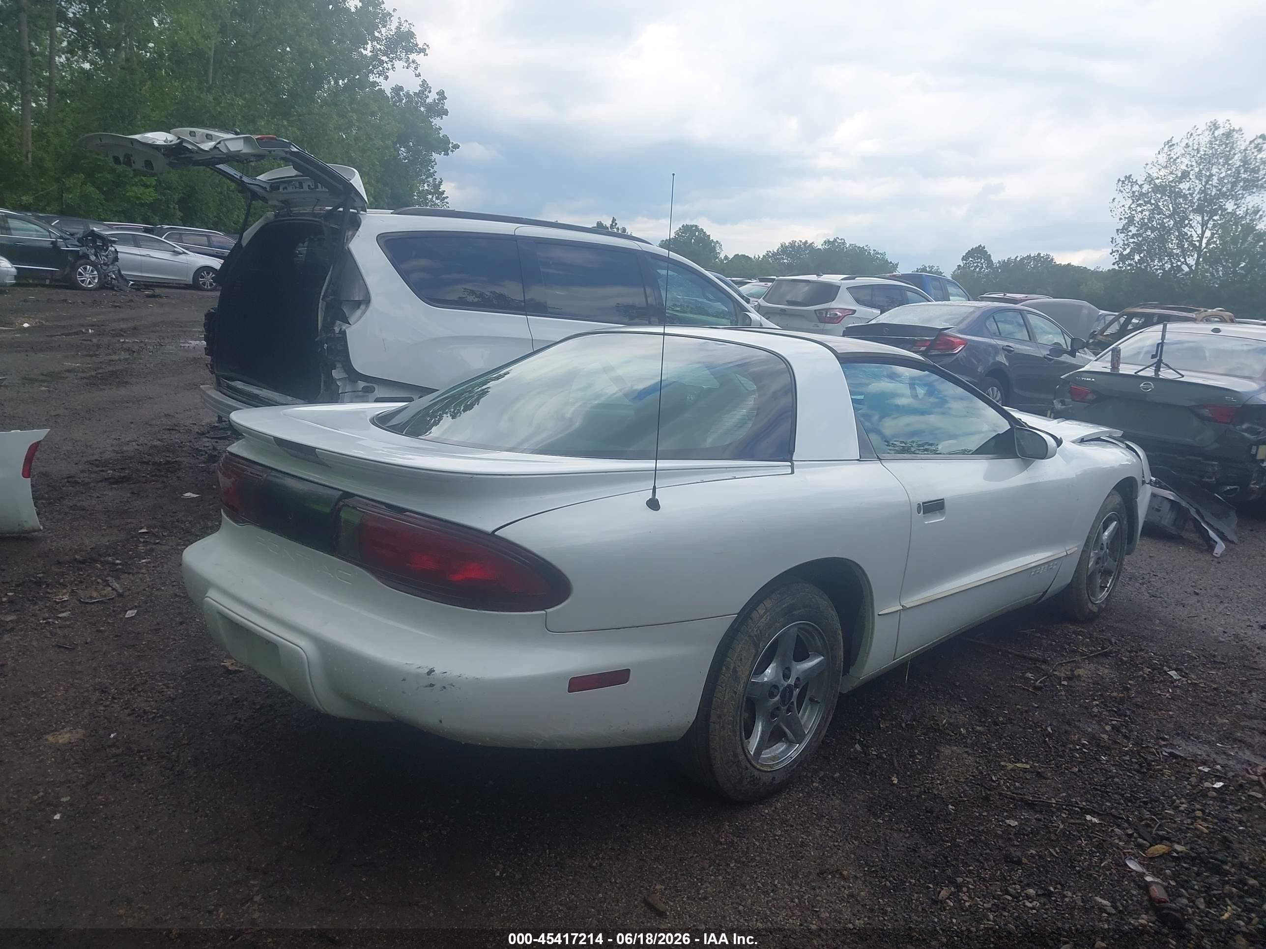 1995 Pontiac Firebird White vin: 2G2FS22S6S2245115