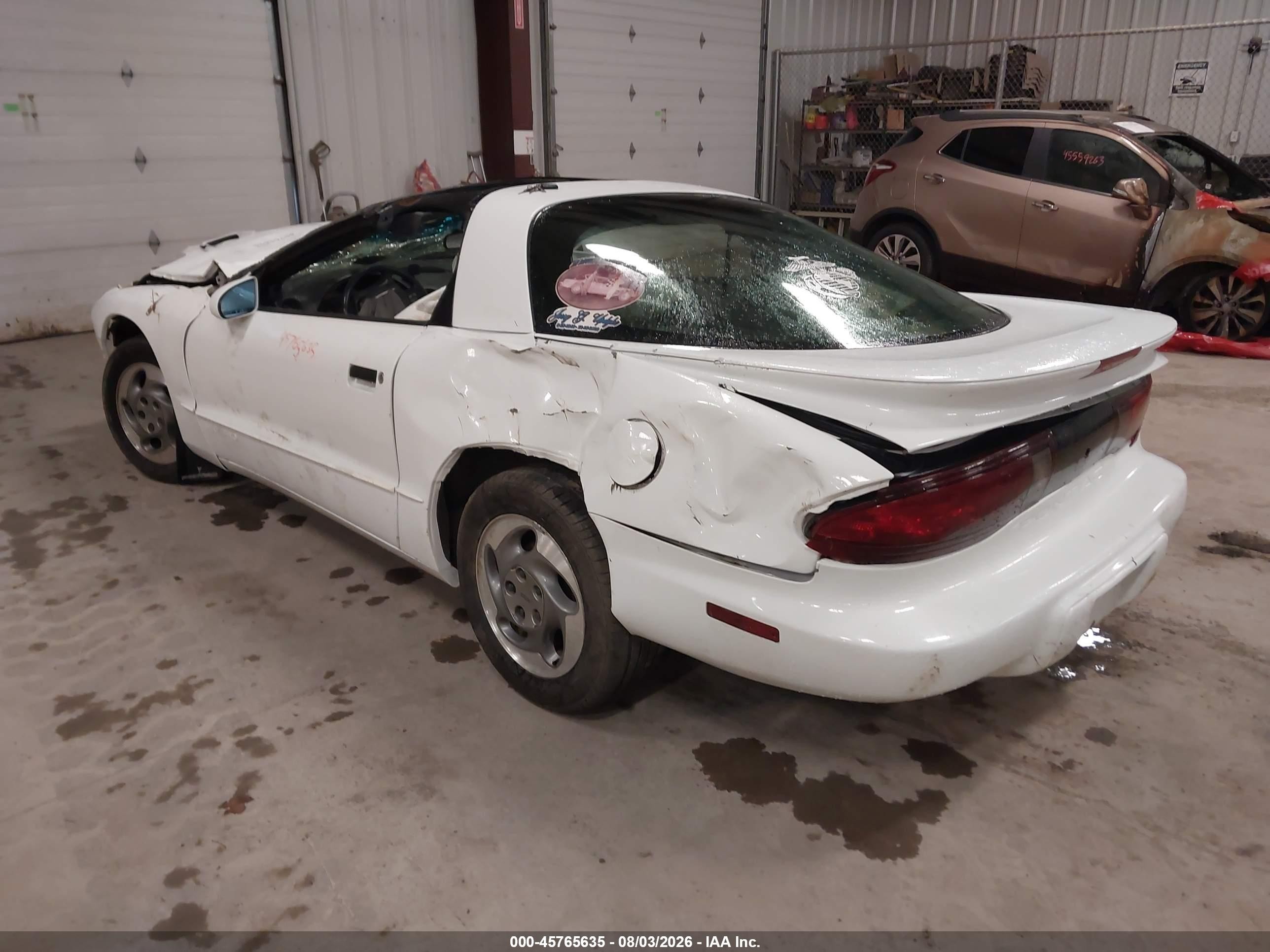 1995 Pontiac Firebird   White vin: 2G2FS22S8S2231541