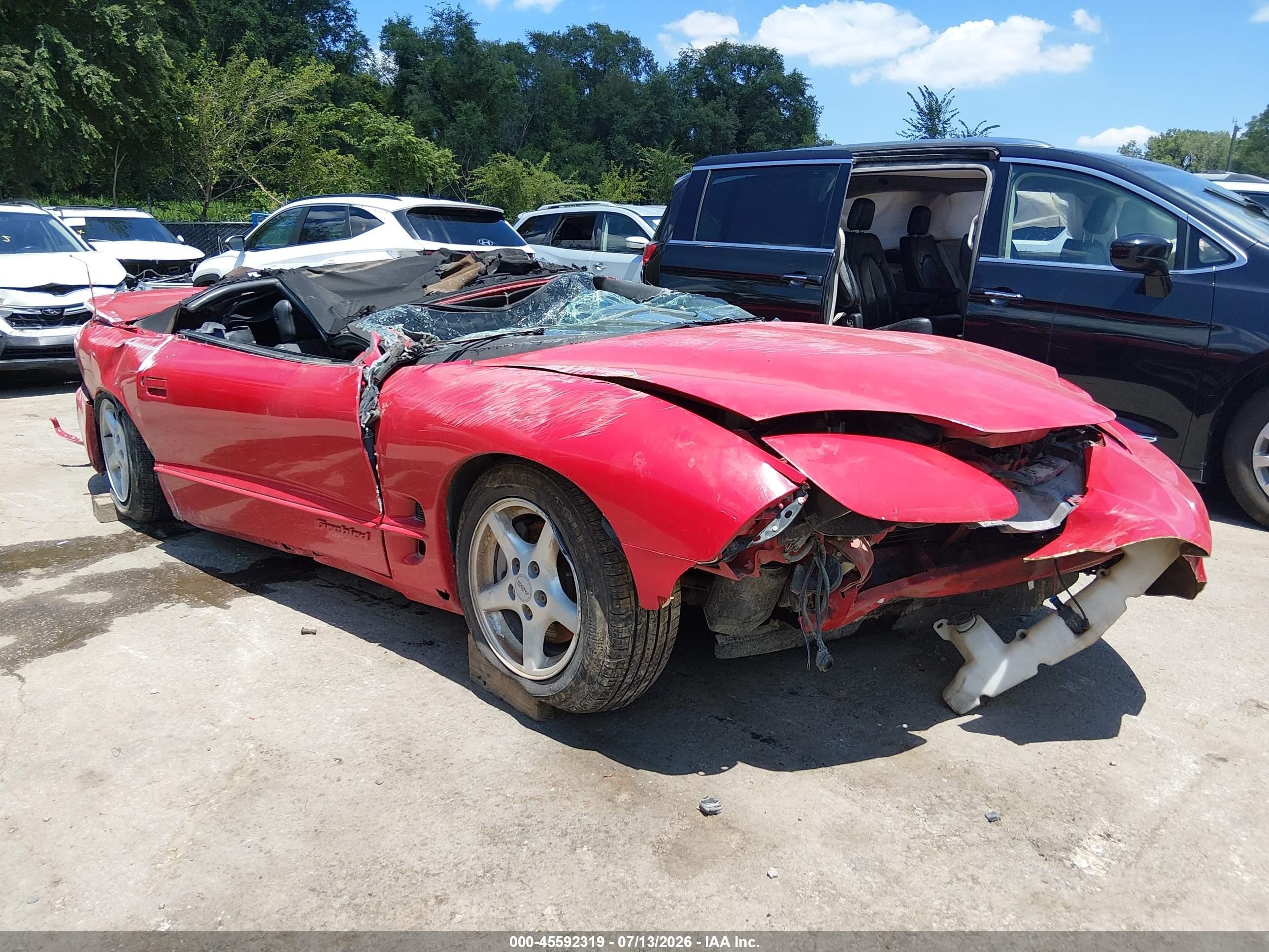 2002 Pontiac Firebird   Red vin: 2G2FS32K022124697