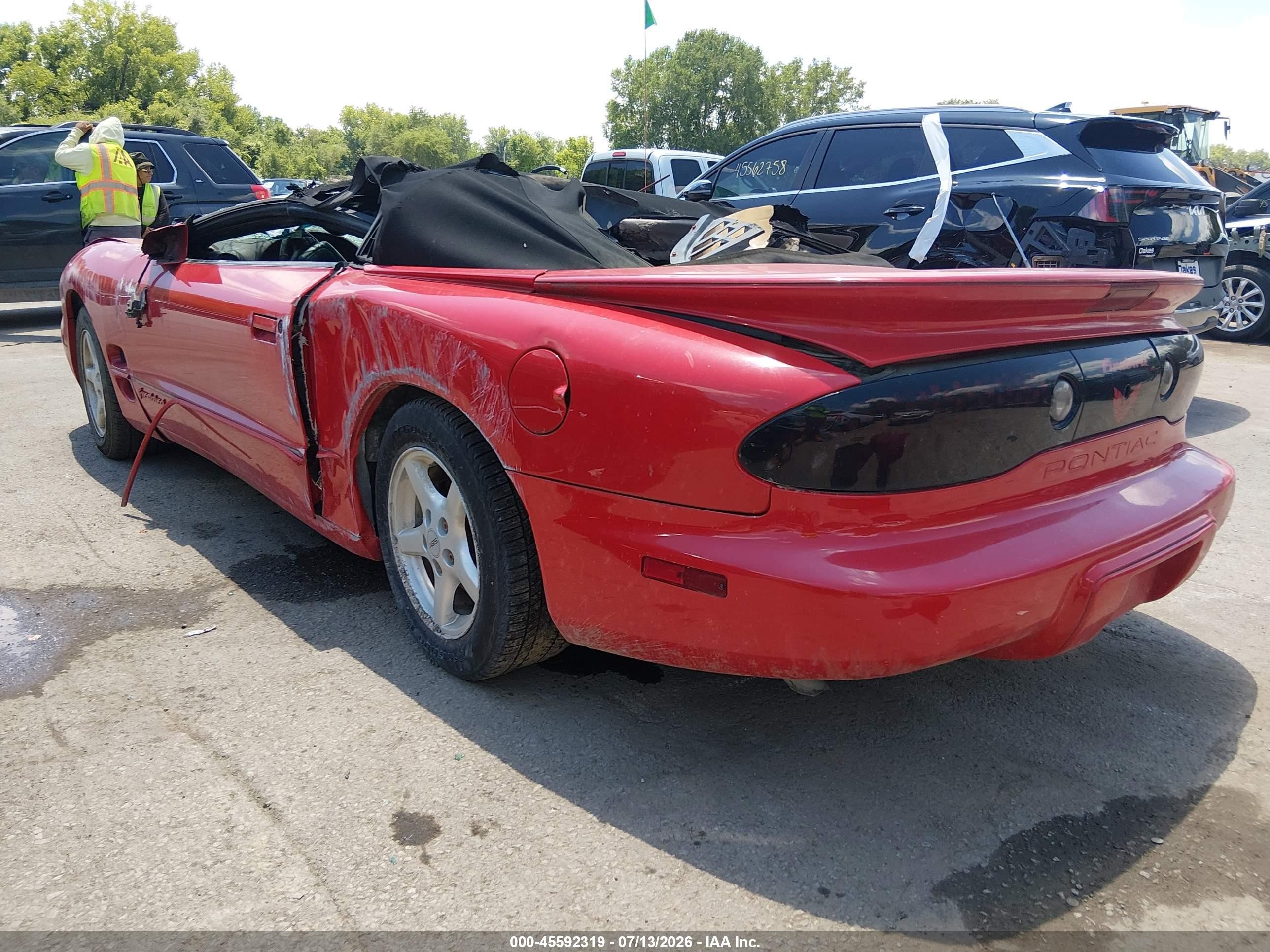 2002 Pontiac Firebird   Red vin: 2G2FS32K022124697