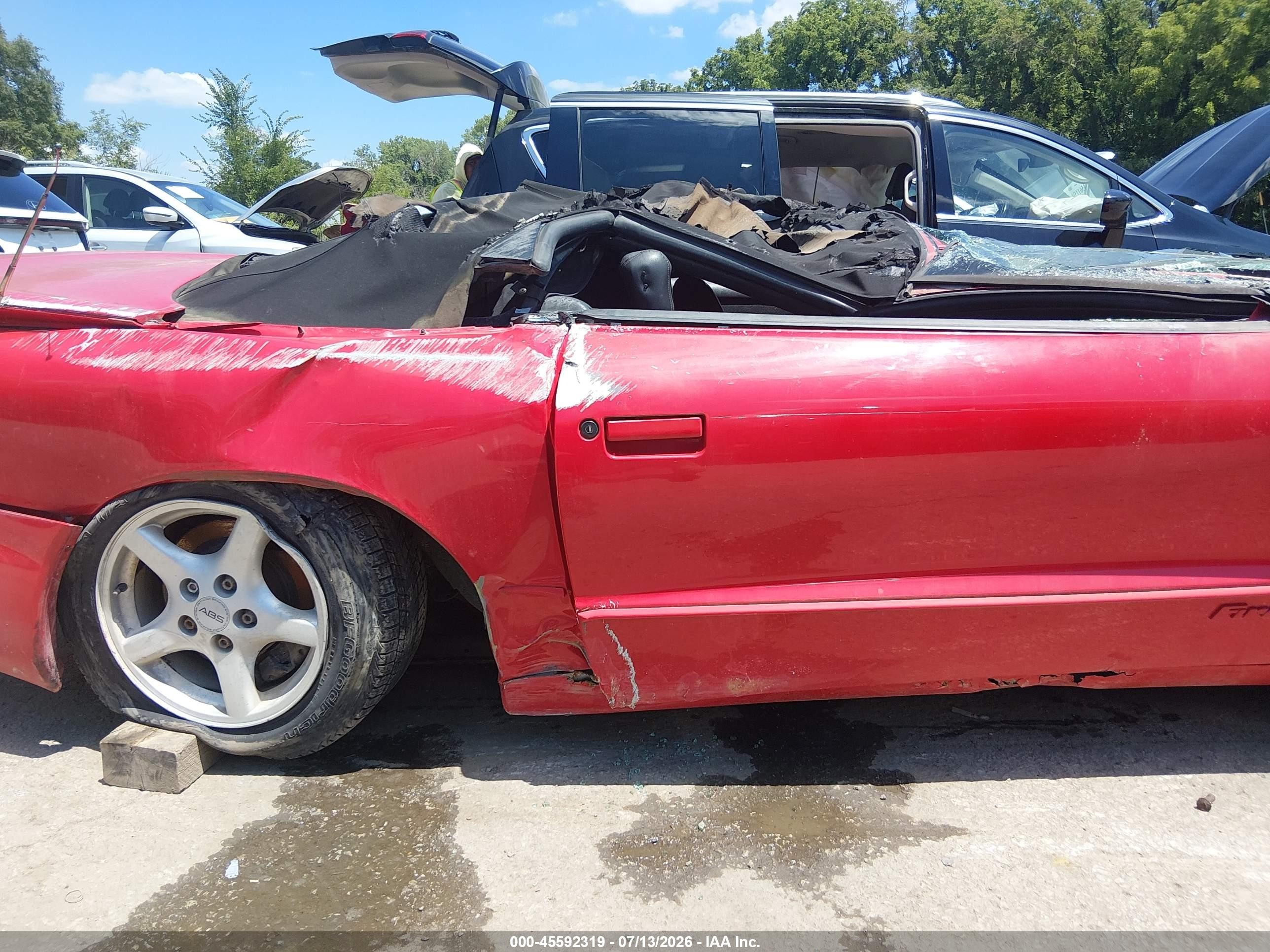 2002 Pontiac Firebird   Red vin: 2G2FS32K022124697