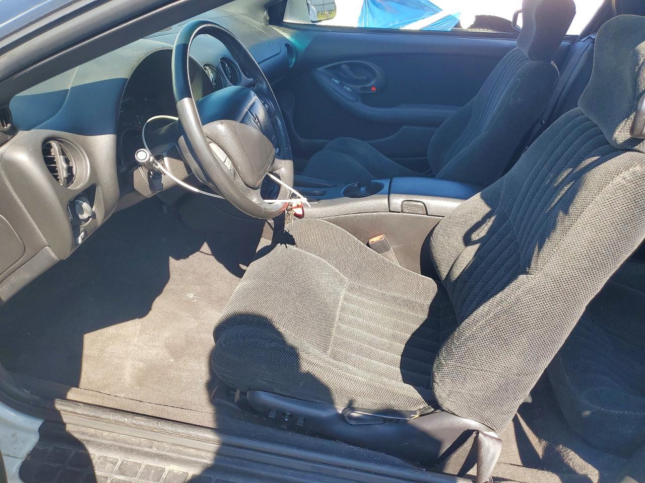 2002 Pontiac Firebird White vin: 2G2FS32K222118111