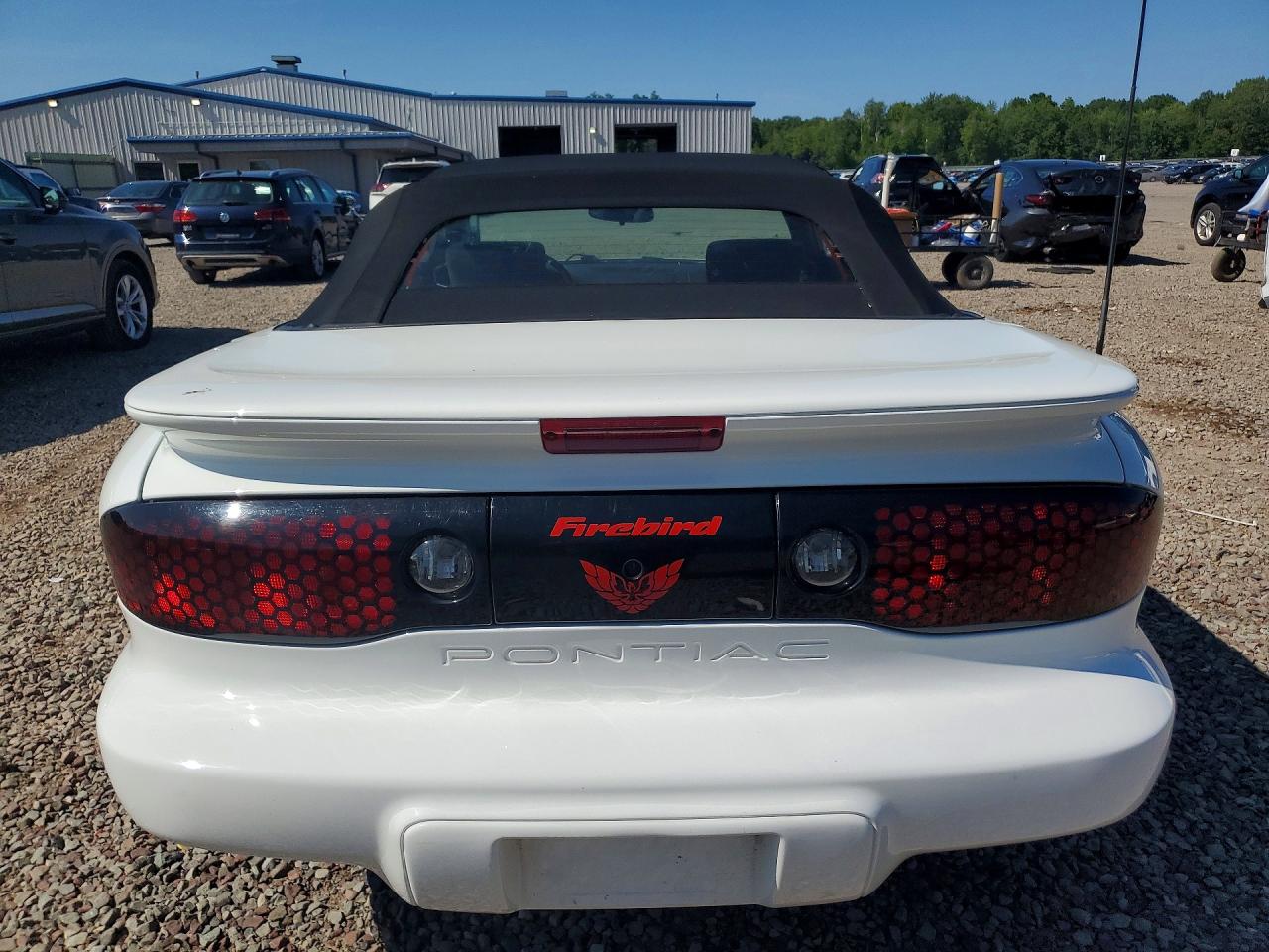 2002 Pontiac Firebird White vin: 2G2FS32K222118111