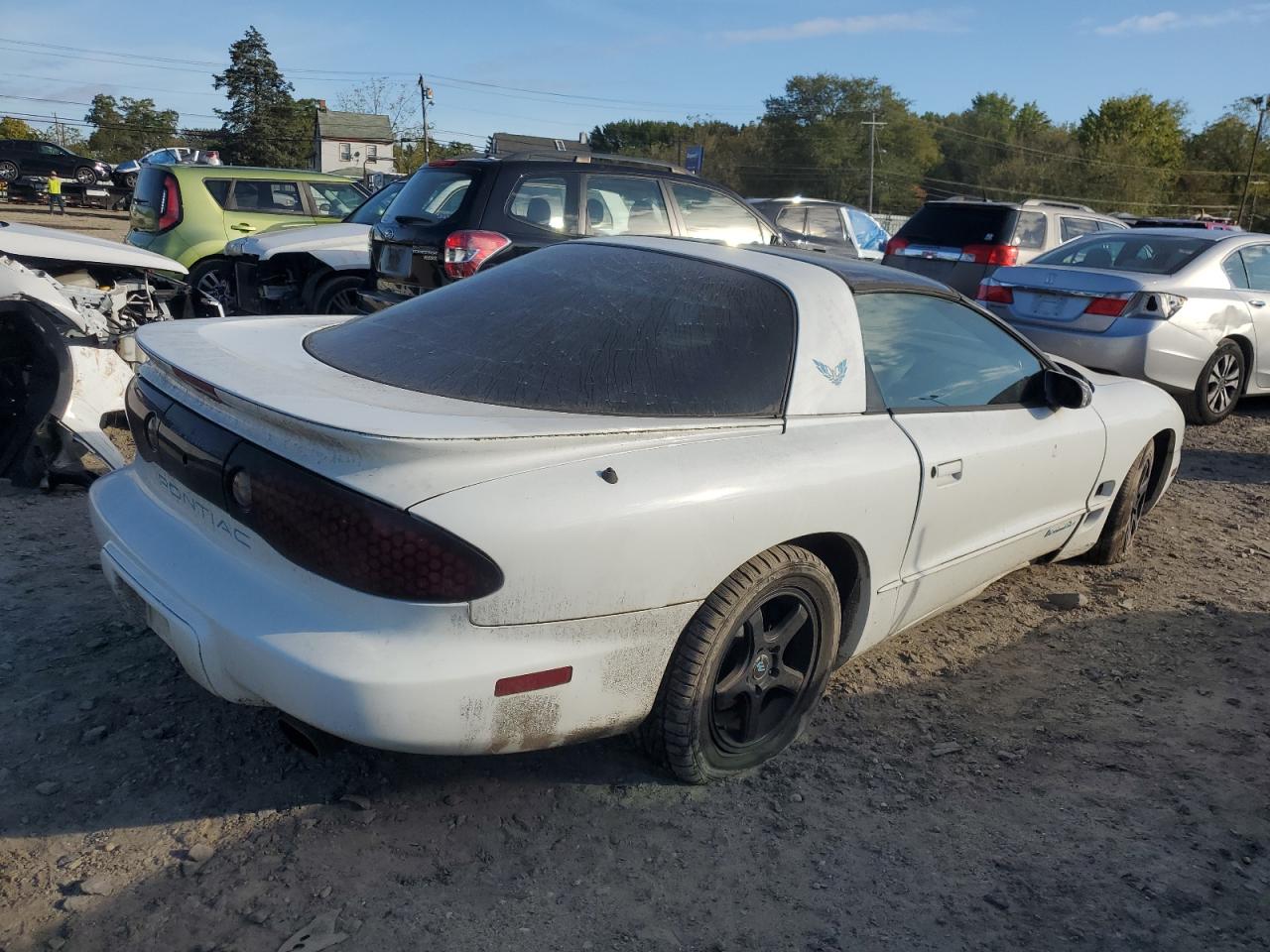 1998 Pontiac Firebird Formula White vin: 2G2FV22G0W2226035