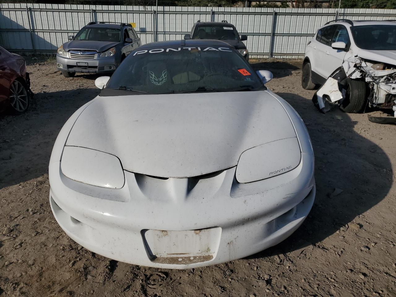 1998 Pontiac Firebird Formula White vin: 2G2FV22G0W2226035