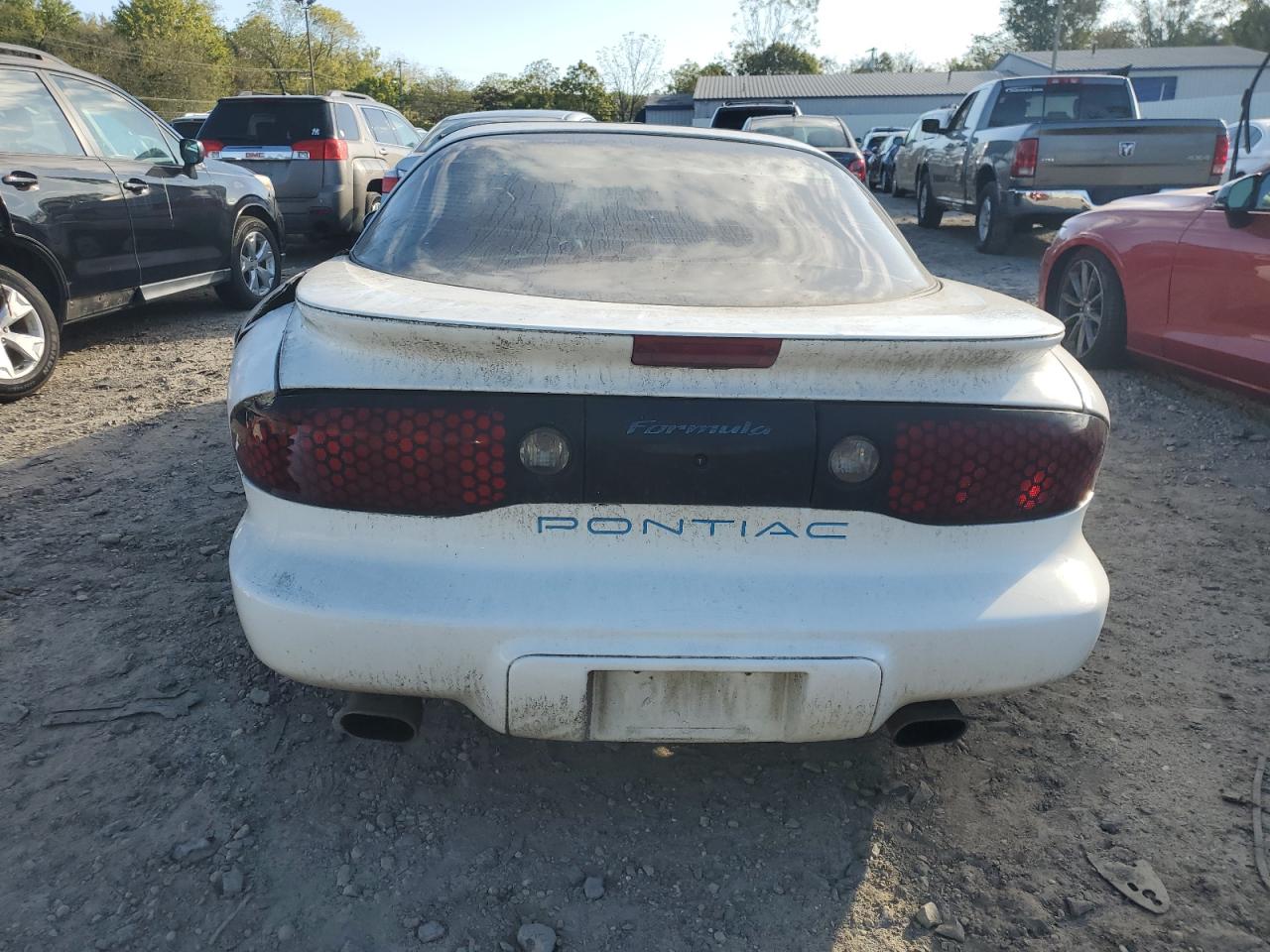 1998 Pontiac Firebird Formula White vin: 2G2FV22G0W2226035