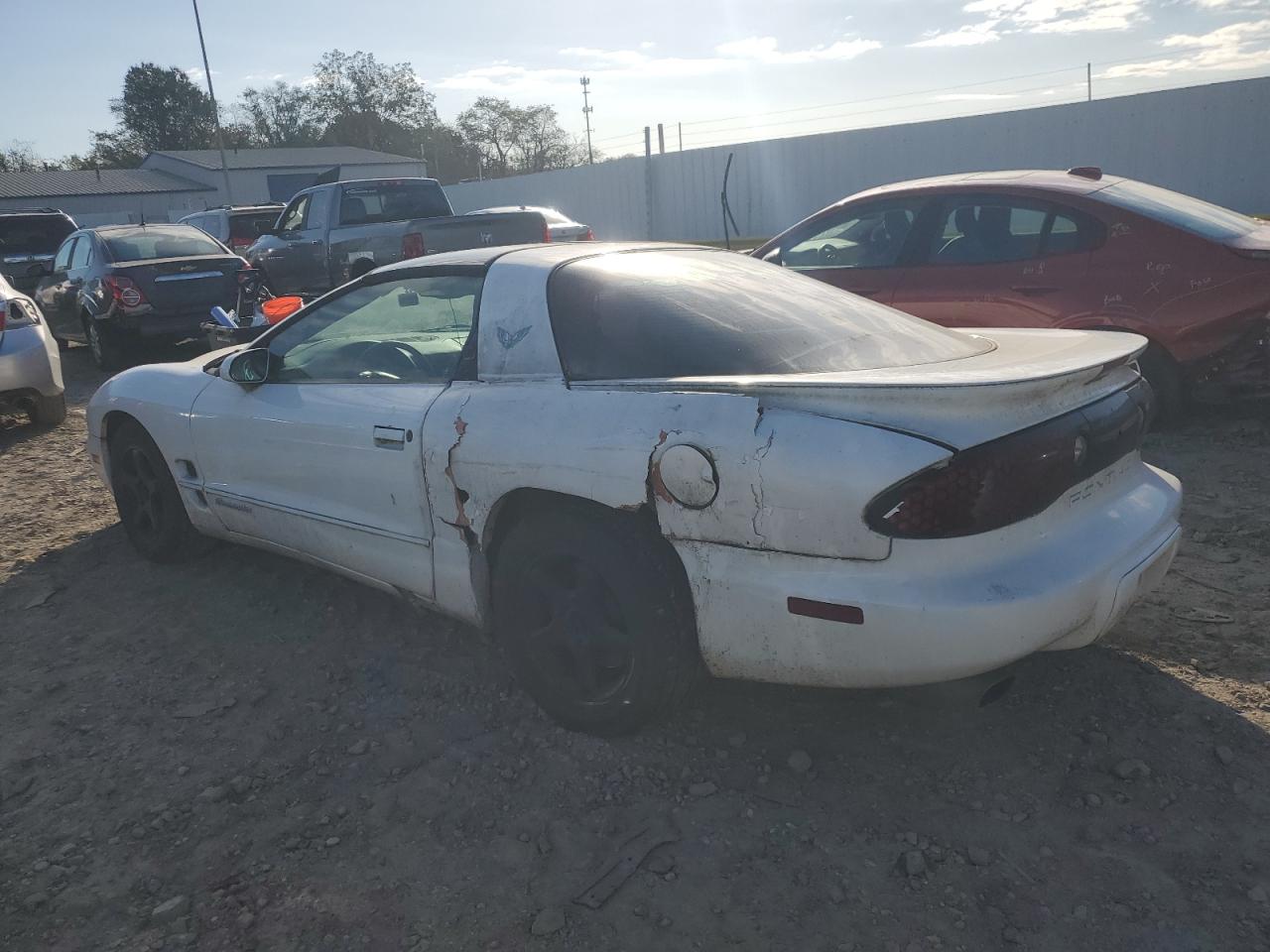 1998 Pontiac Firebird Formula White vin: 2G2FV22G0W2226035
