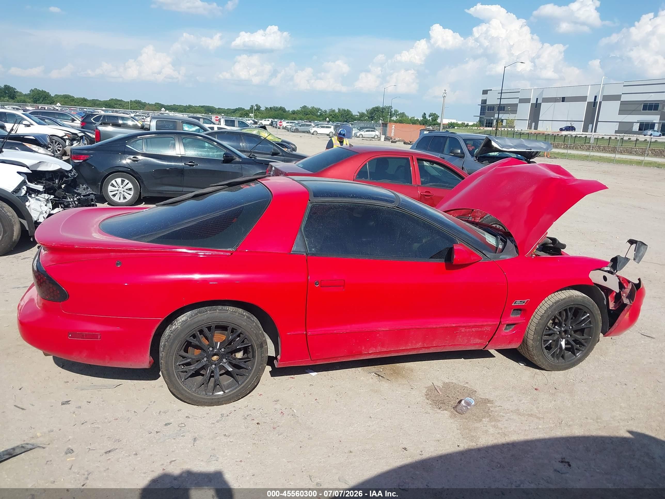 2001 Pontiac Firebird Formula Red vin: 2G2FV22G512116851