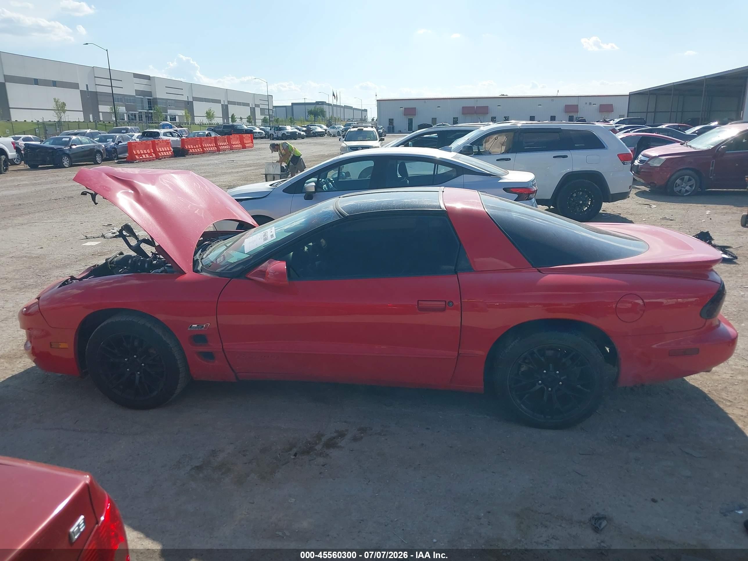 2001 Pontiac Firebird Formula Red vin: 2G2FV22G512116851