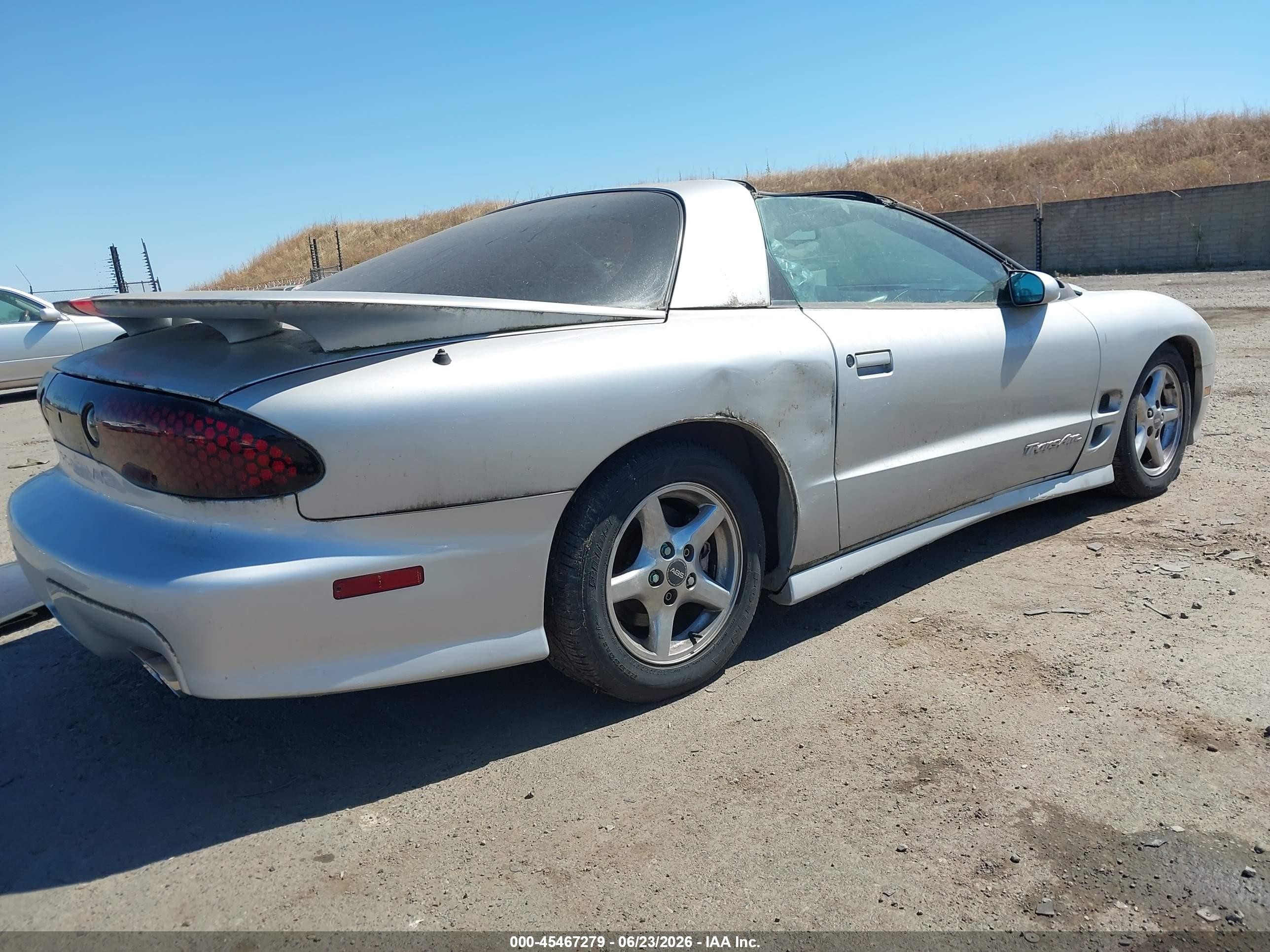1998 Pontiac Firebird Trans Am Silver vin: 2G2FV22G5W2218223