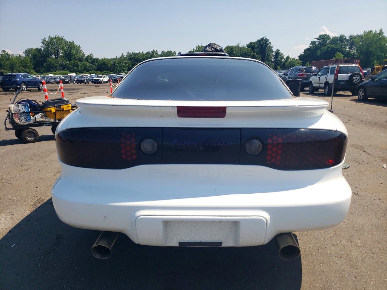 1998 Pontiac Firebird Formula/trans Am White vin: 2G2FV22G7W2216098