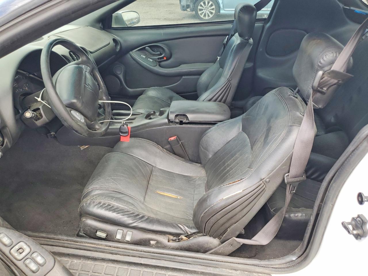2000 Pontiac Firebird Formula Белый vin: 2G2FV22G8Y2153869